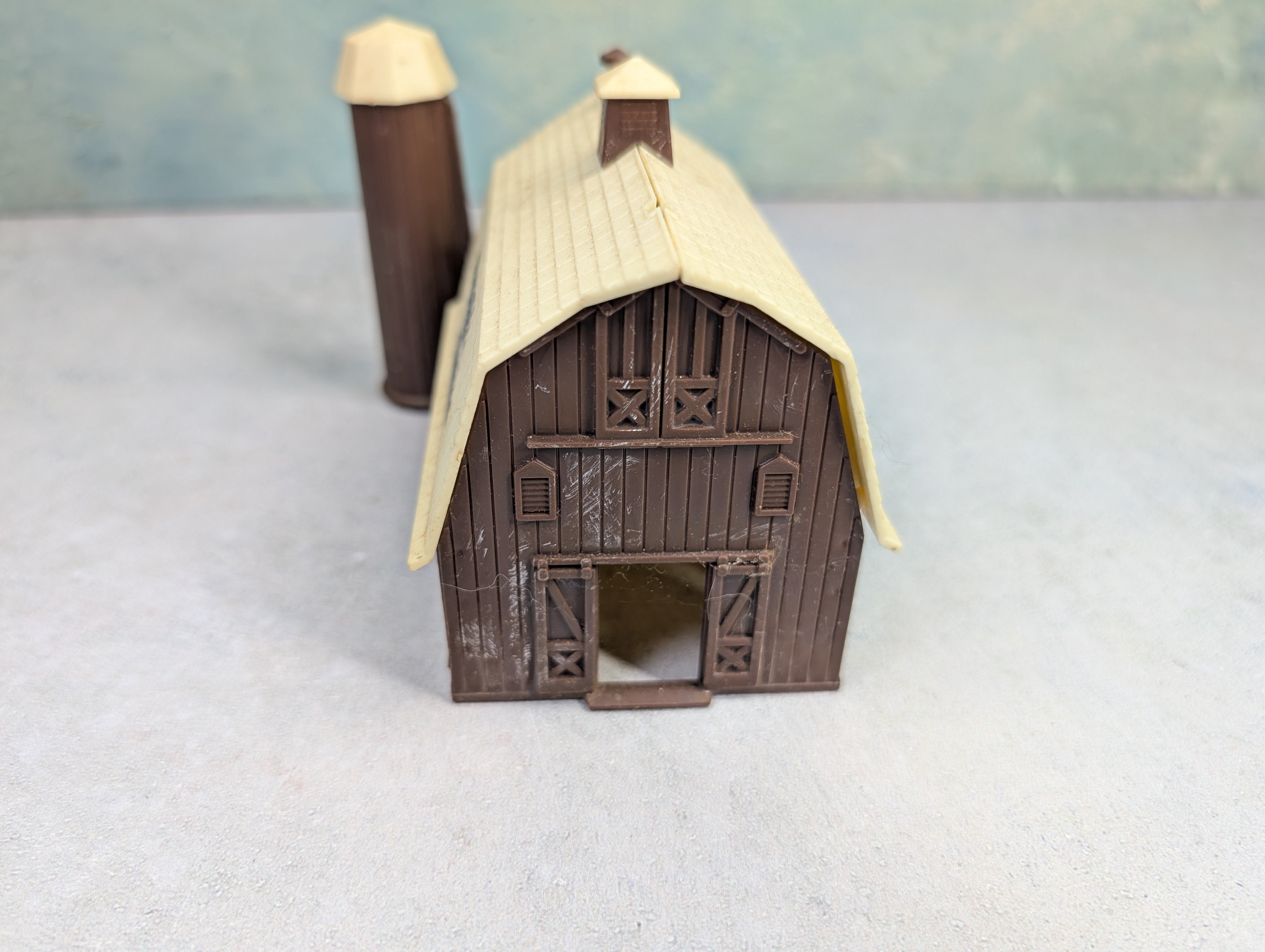 USED Bachmann HO Scale Hershey's Chocolate Barn