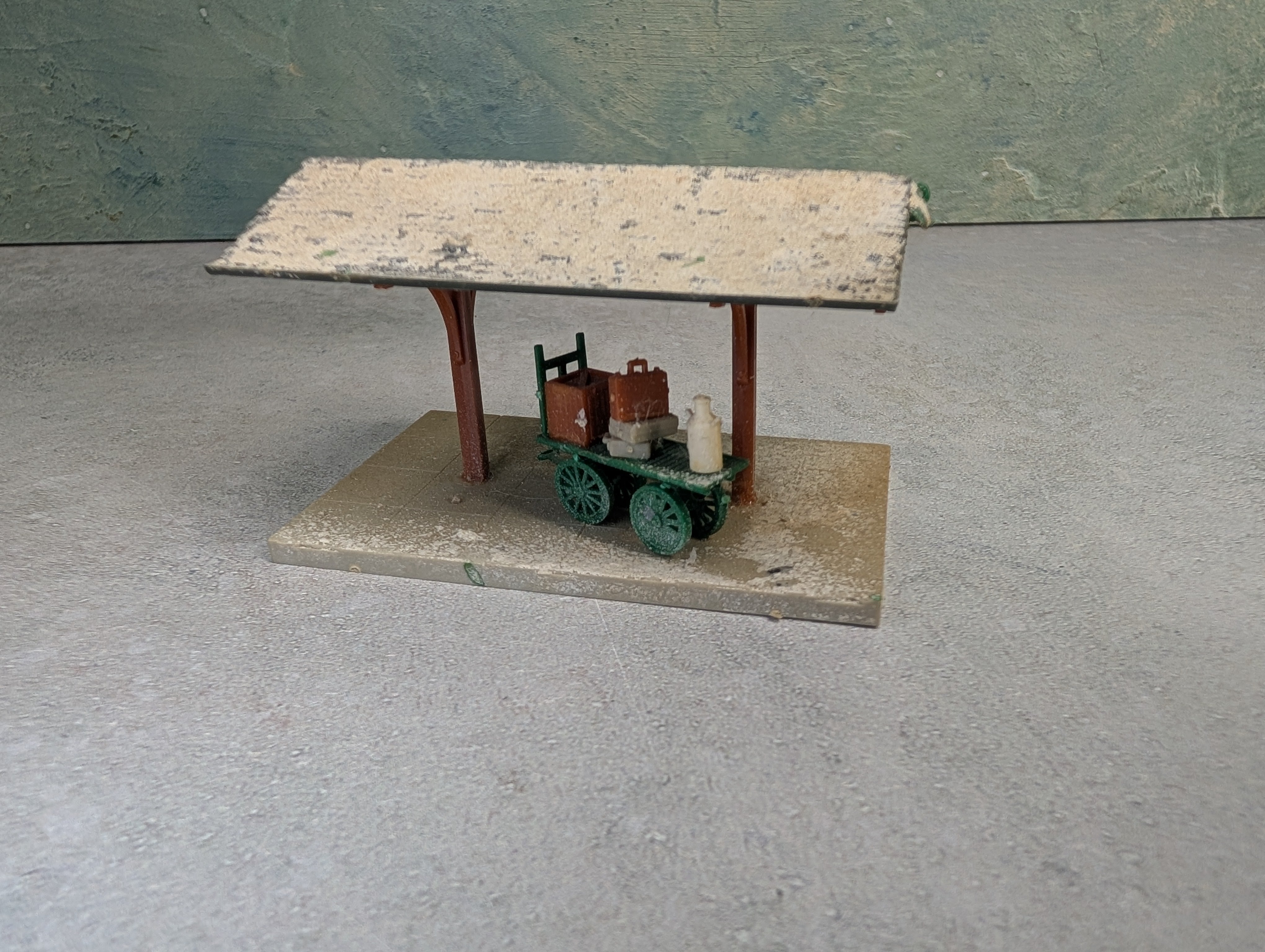 USED HO Scale Small Station Platform Weathered Roof