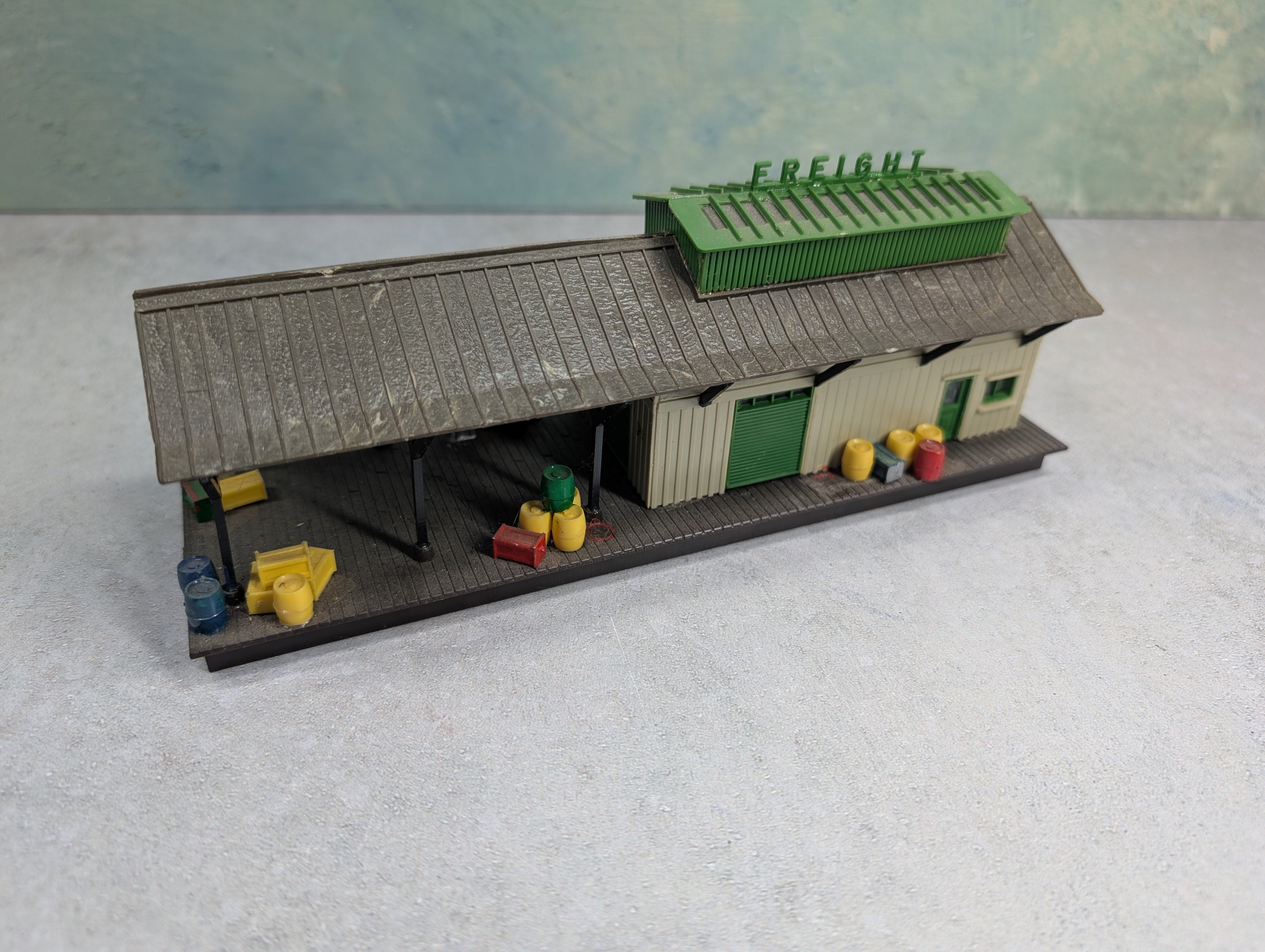 USED Heljan HO Scale Freight Station w/ Accessories