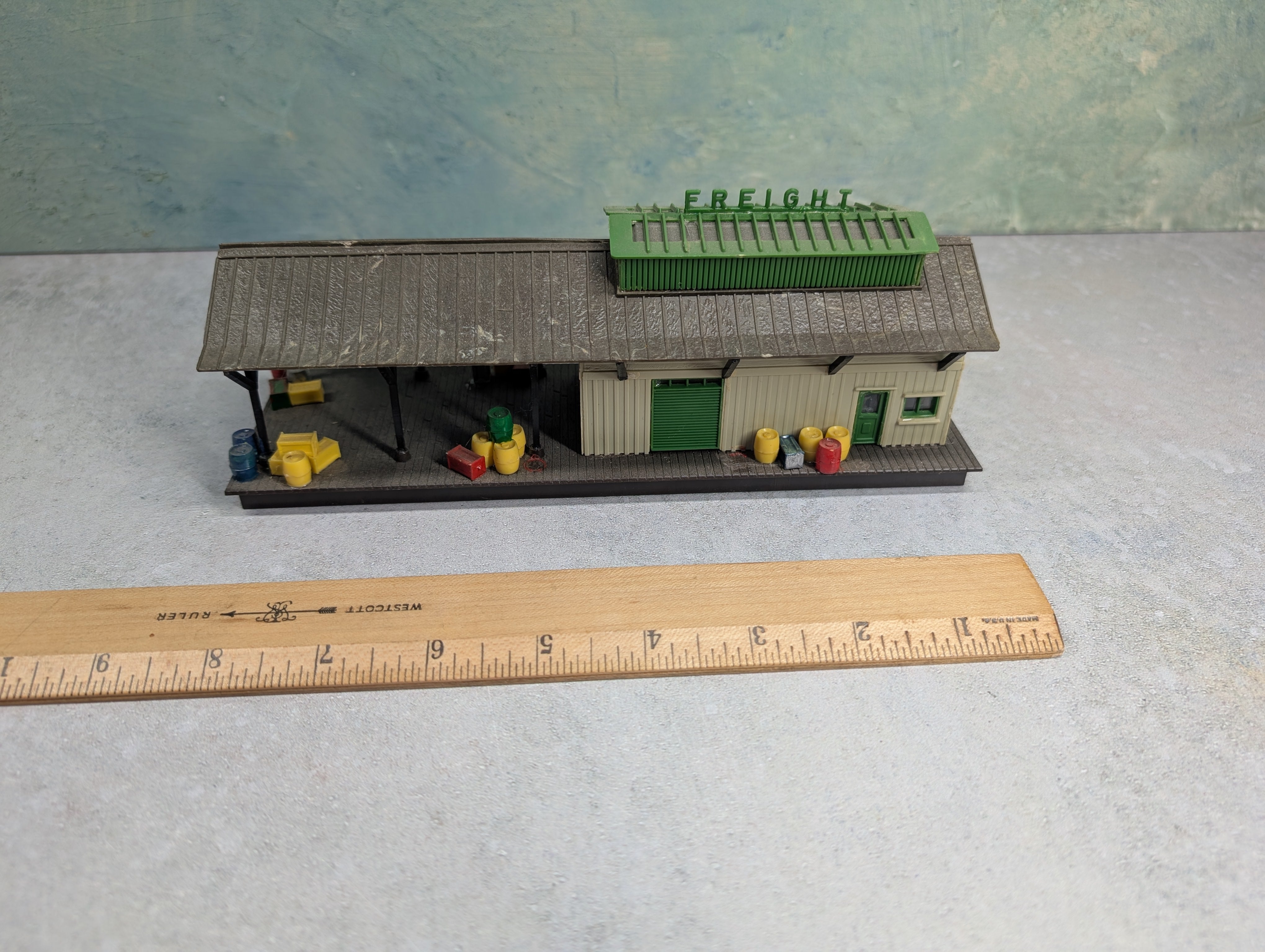 USED Heljan HO Scale Freight Station w/ Accessories