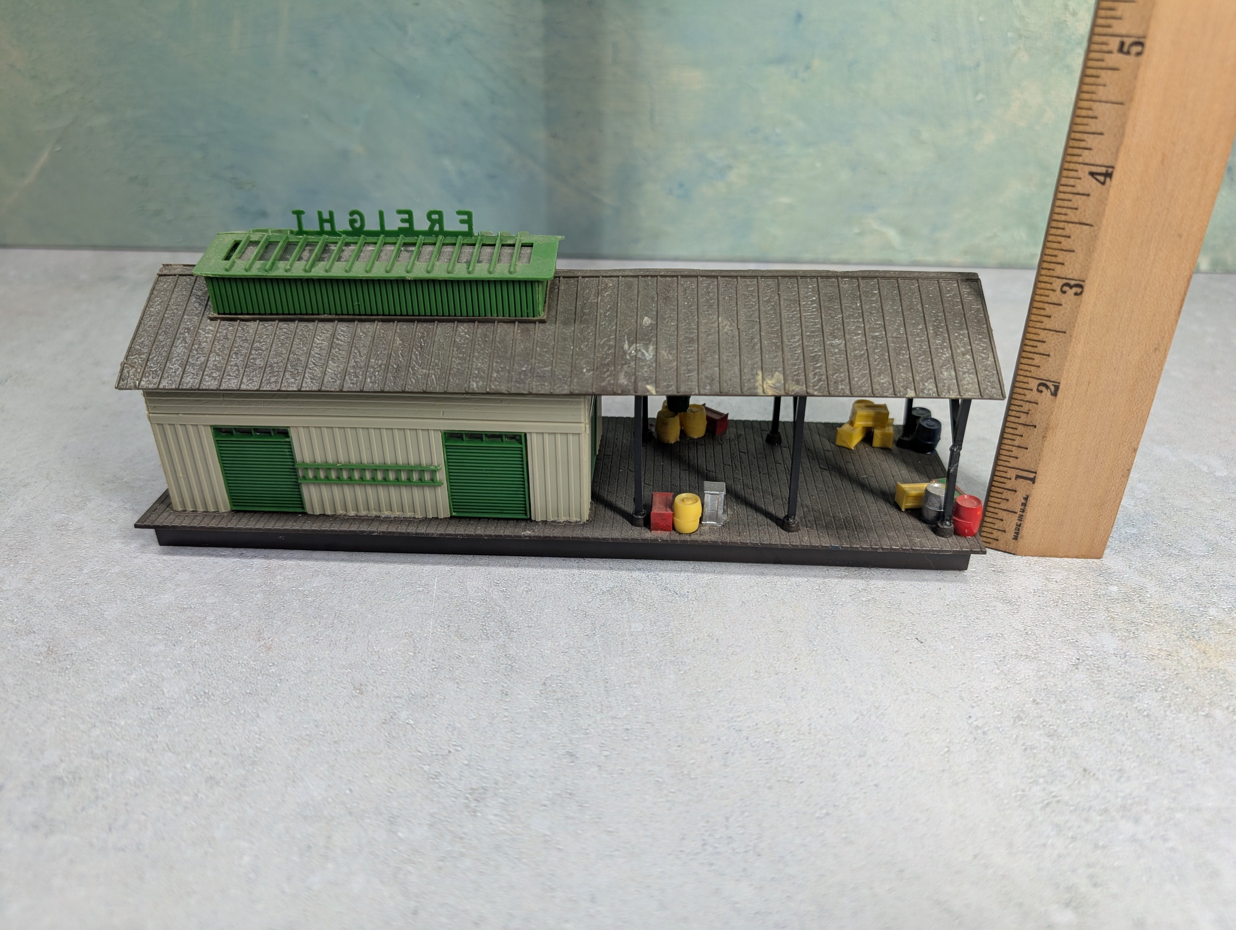 USED Heljan HO Scale Freight Station w/ Accessories