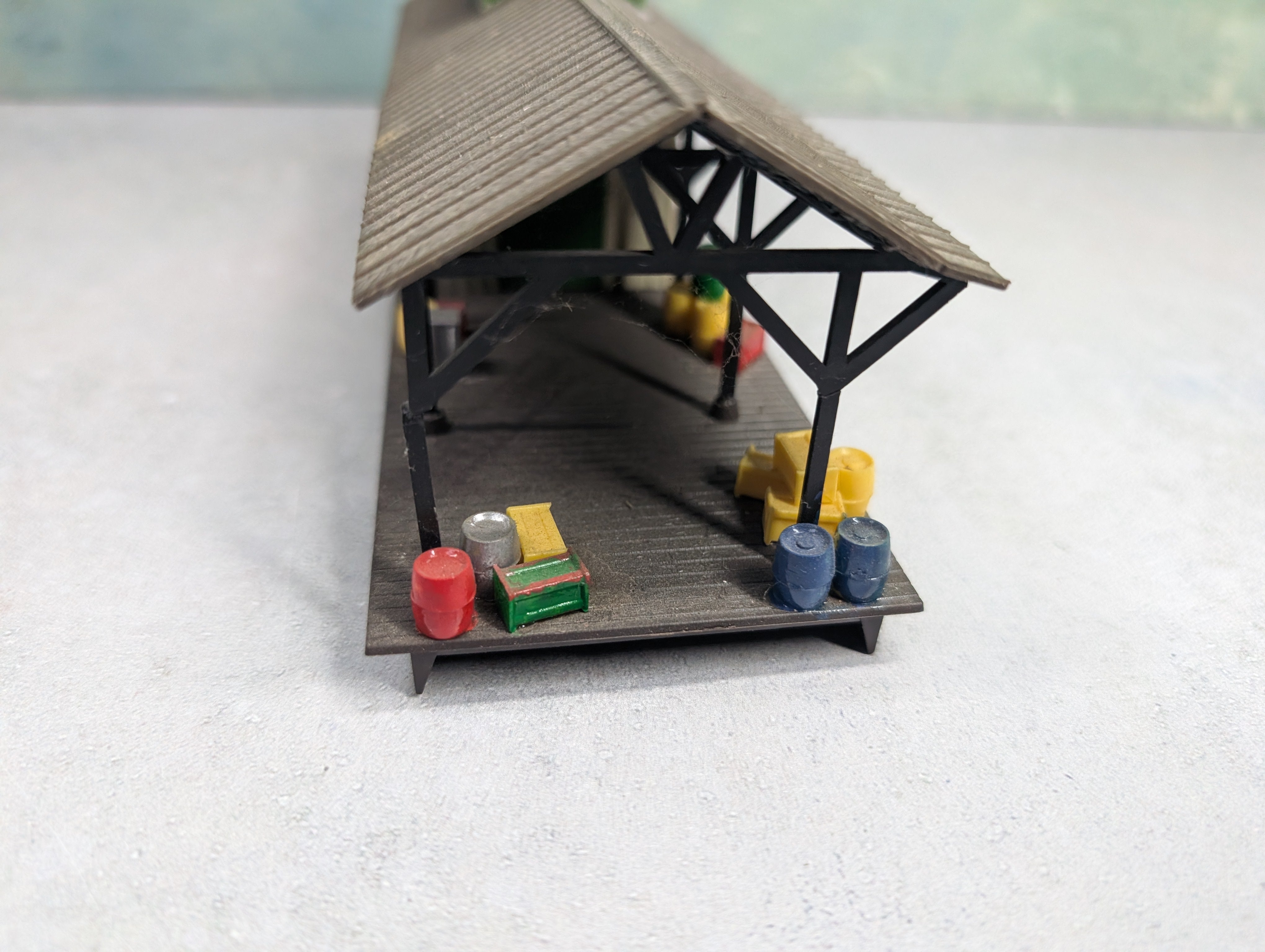 USED Heljan HO Scale Freight Station w/ Accessories