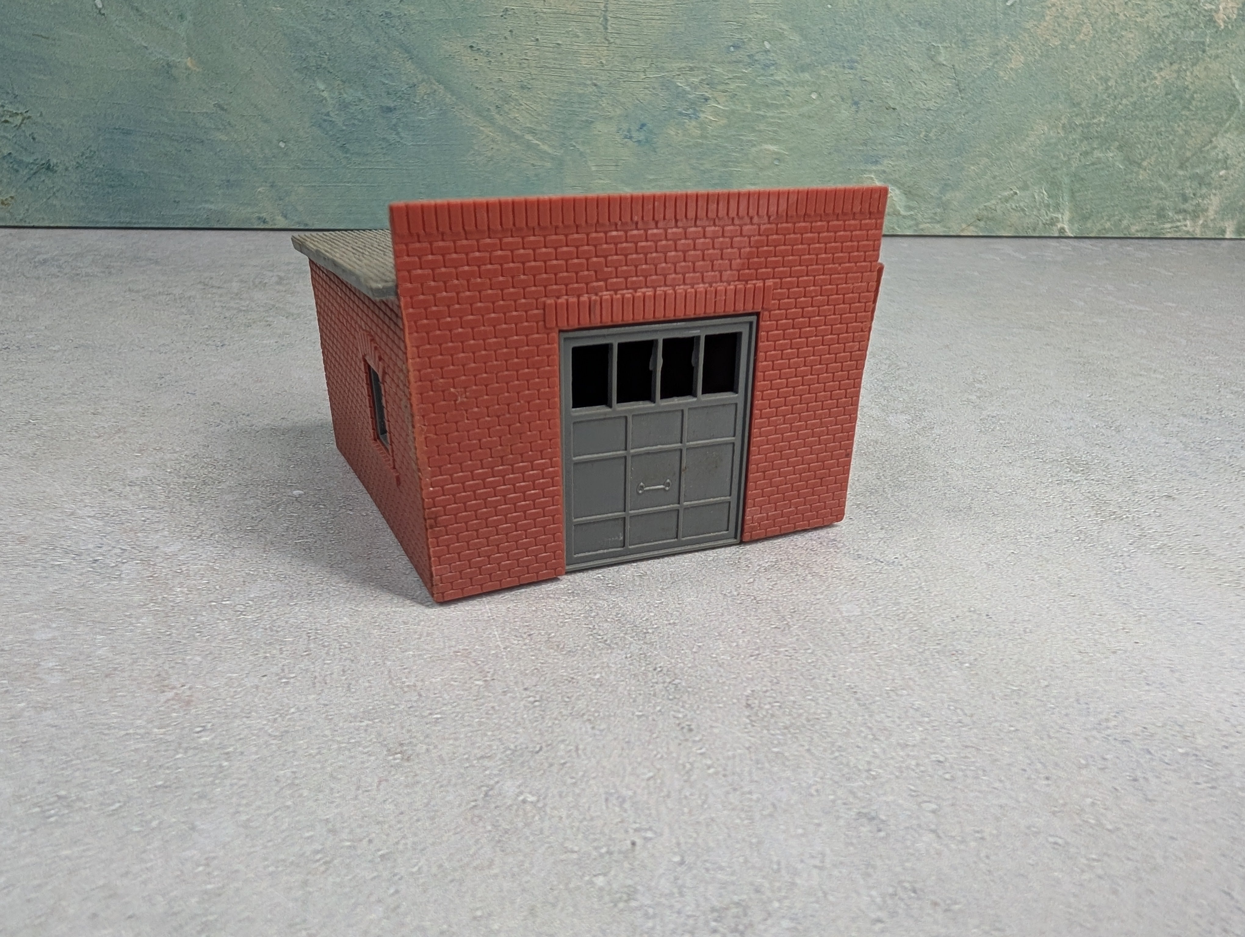 USED HO Scale Small Brick Garage