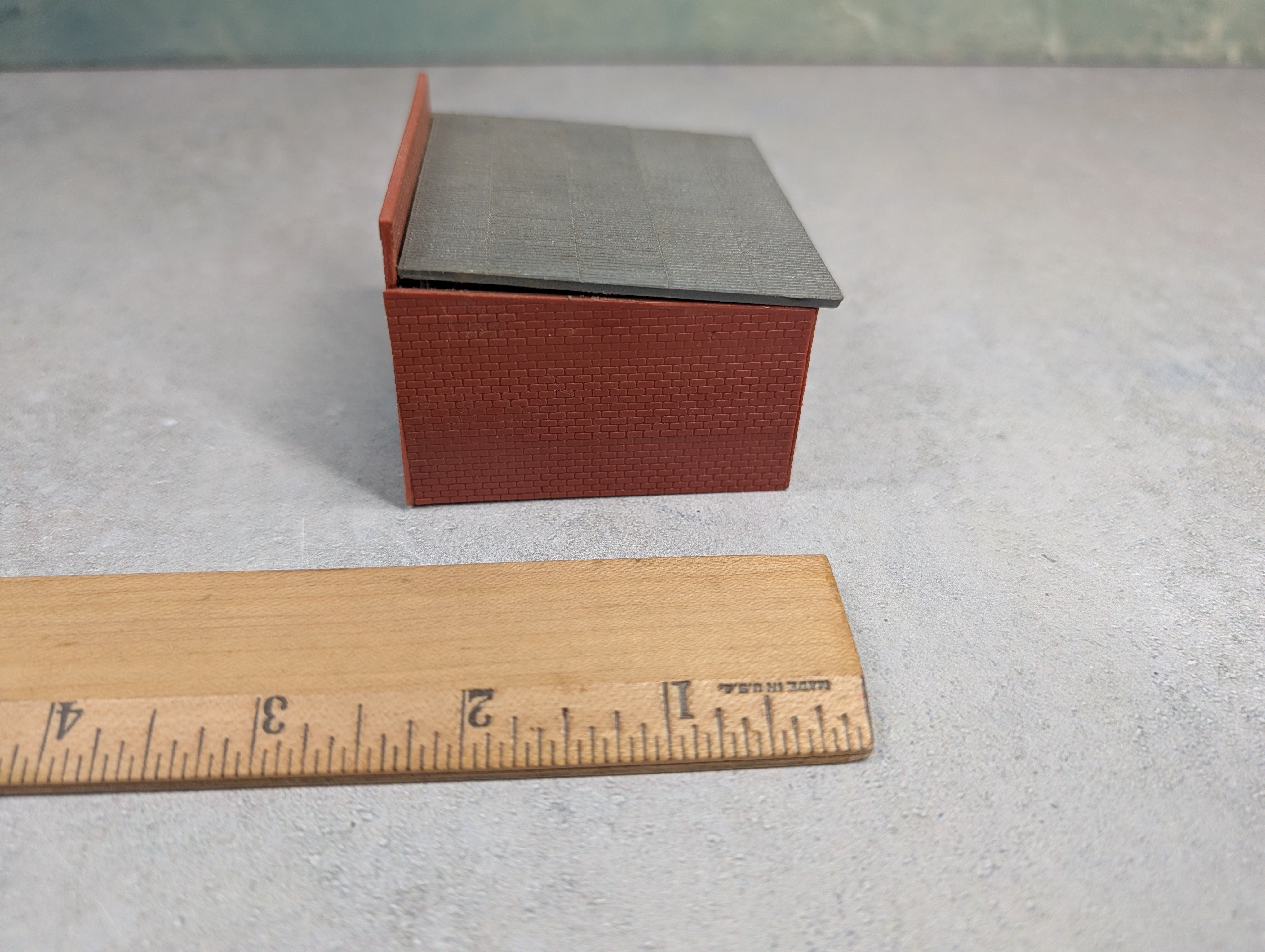 USED HO Scale Small Brick Garage