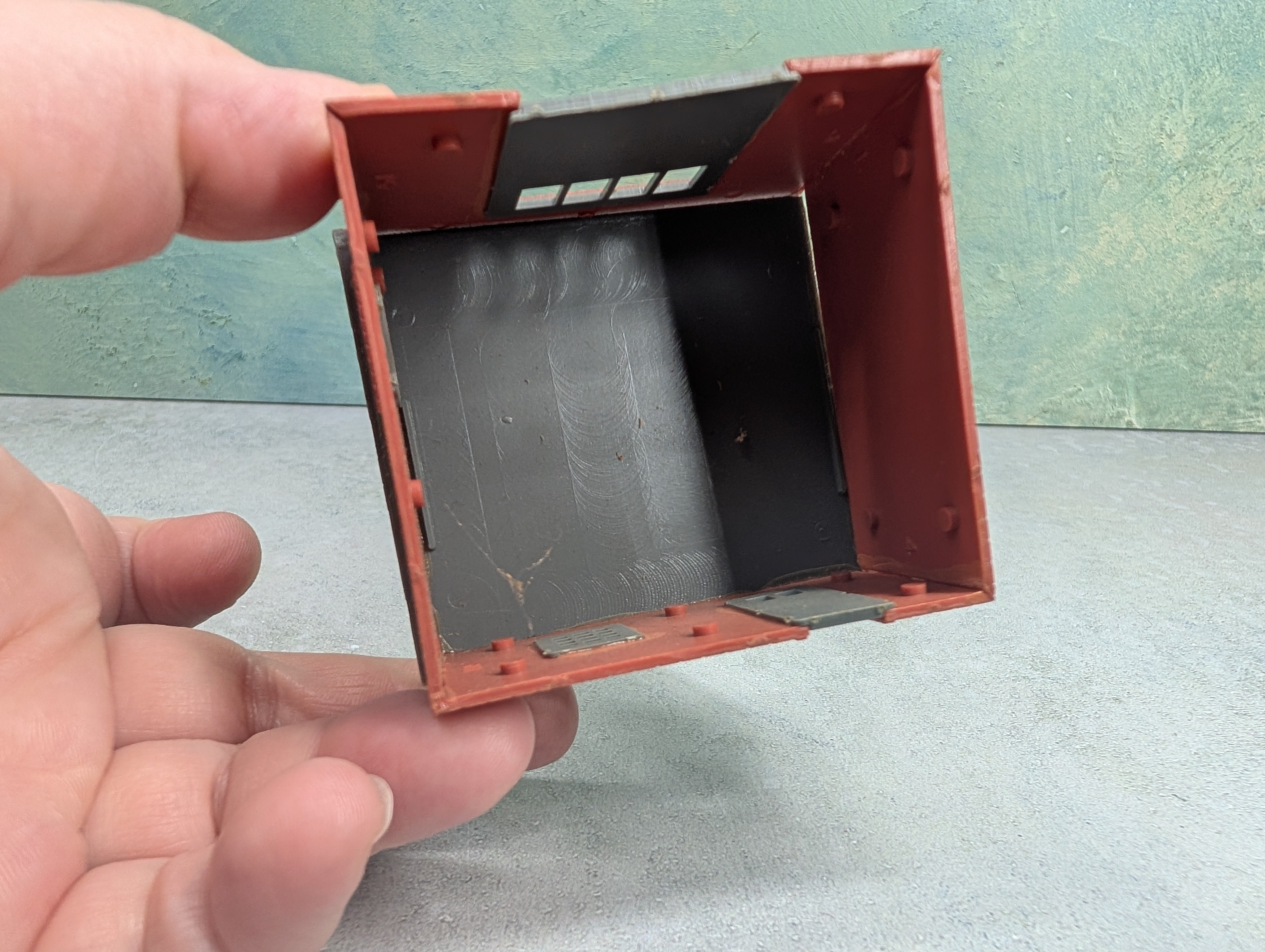 USED HO Scale Small Brick Garage