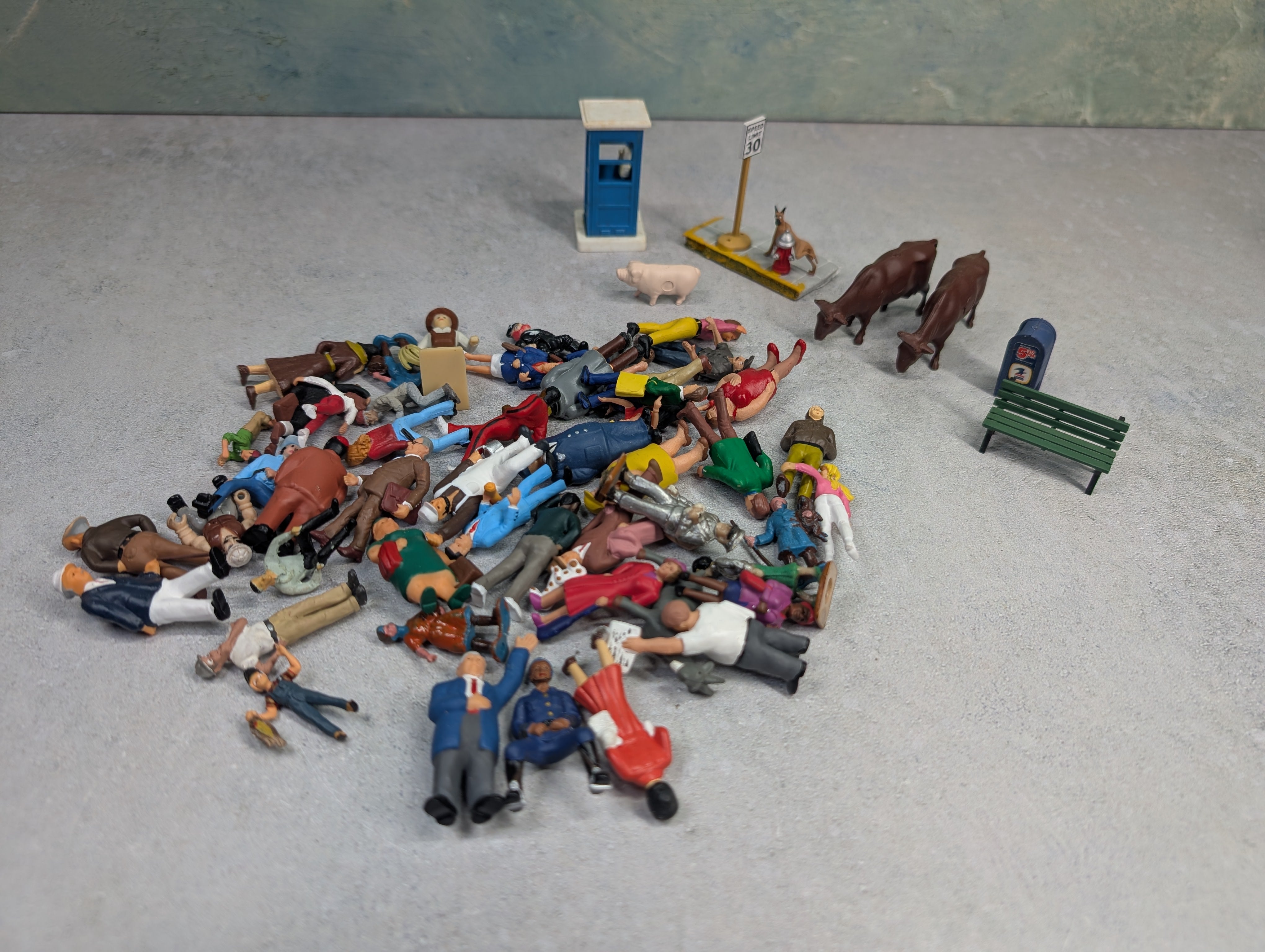 USED O Generous Lot of People / Figures (50+ pcs)