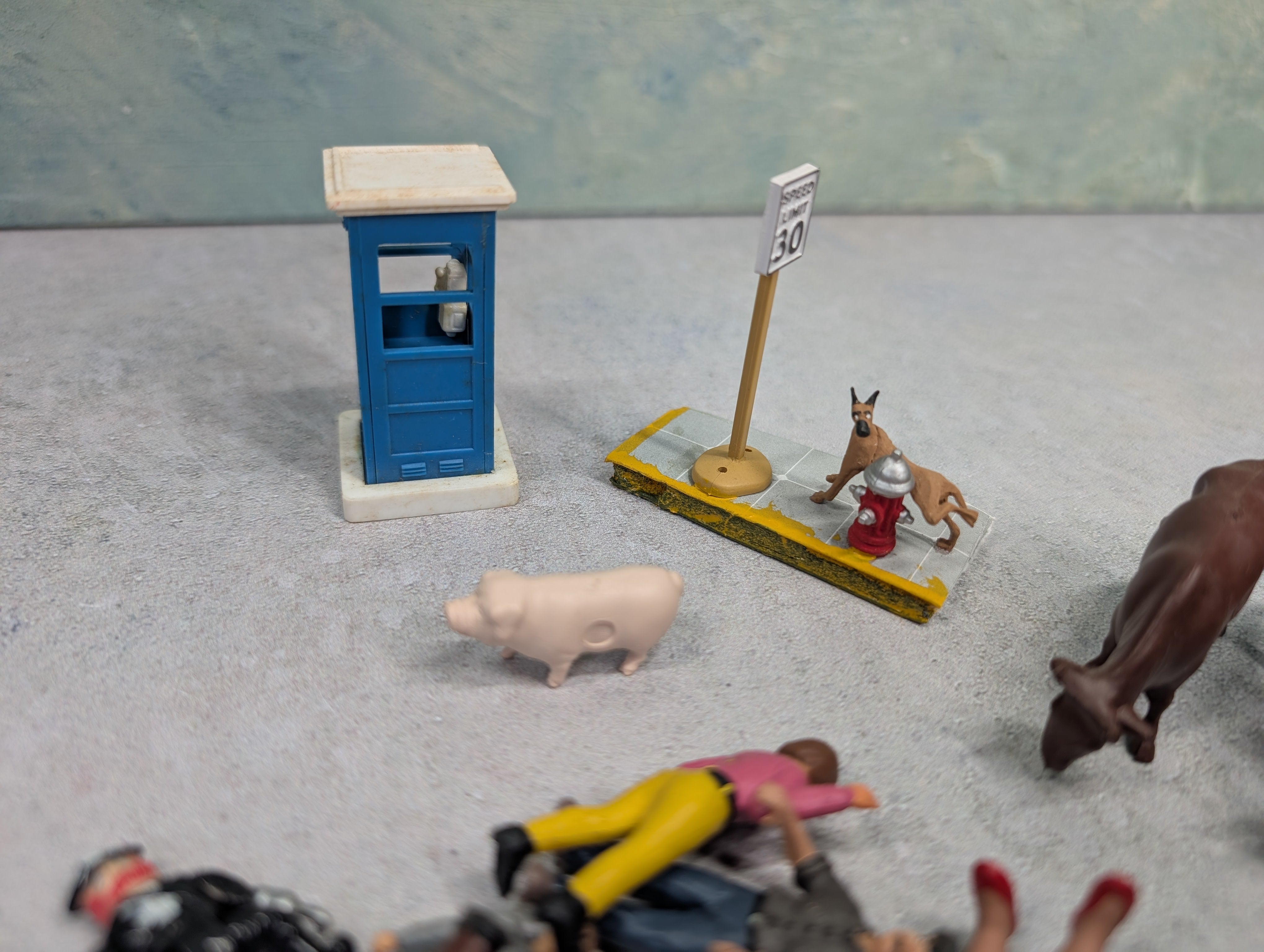 USED O Generous Lot of People / Figures (50+ pcs)