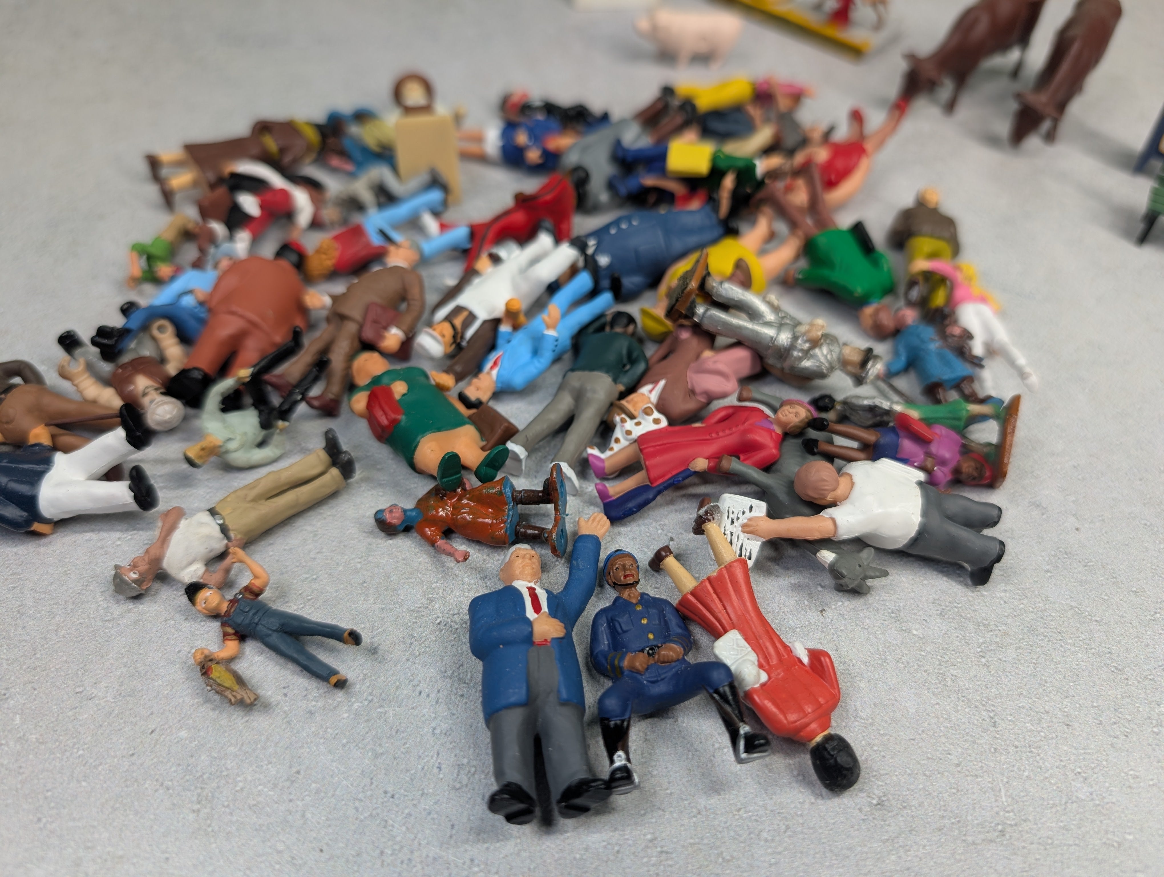 USED O Generous Lot of People / Figures (50+ pcs)