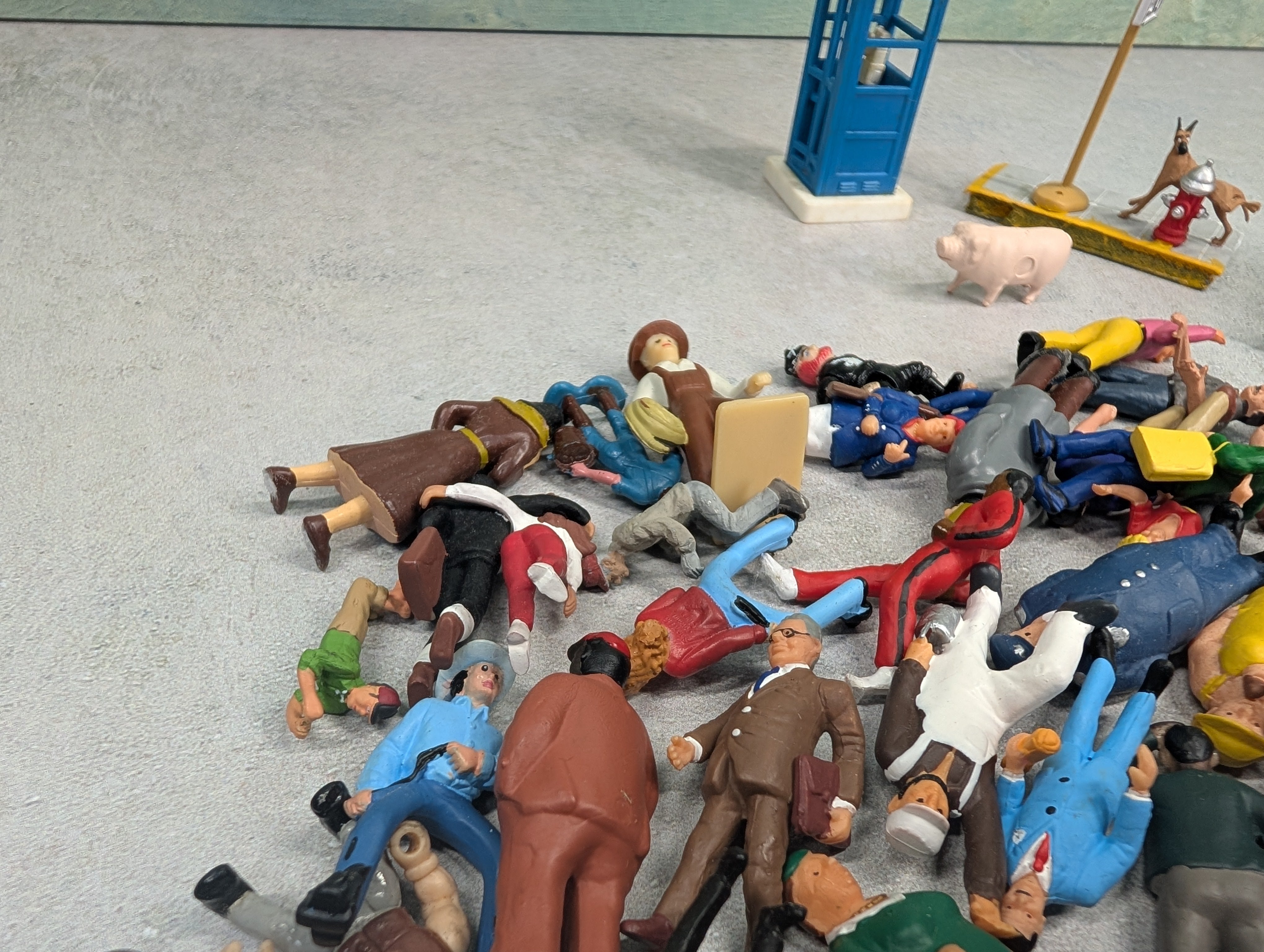 USED O Generous Lot of People / Figures (50+ pcs)