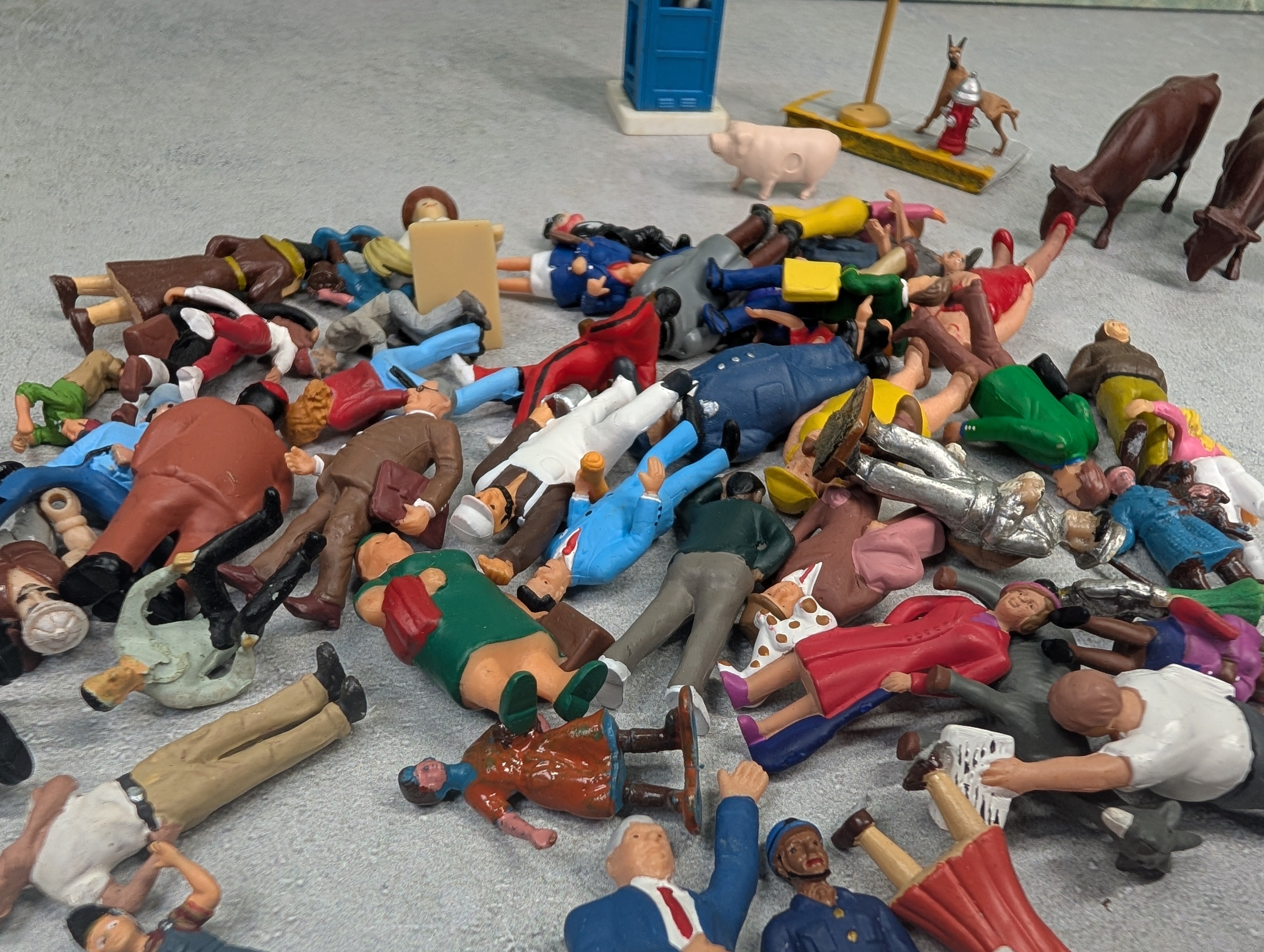 USED O Generous Lot of People / Figures (50+ pcs)