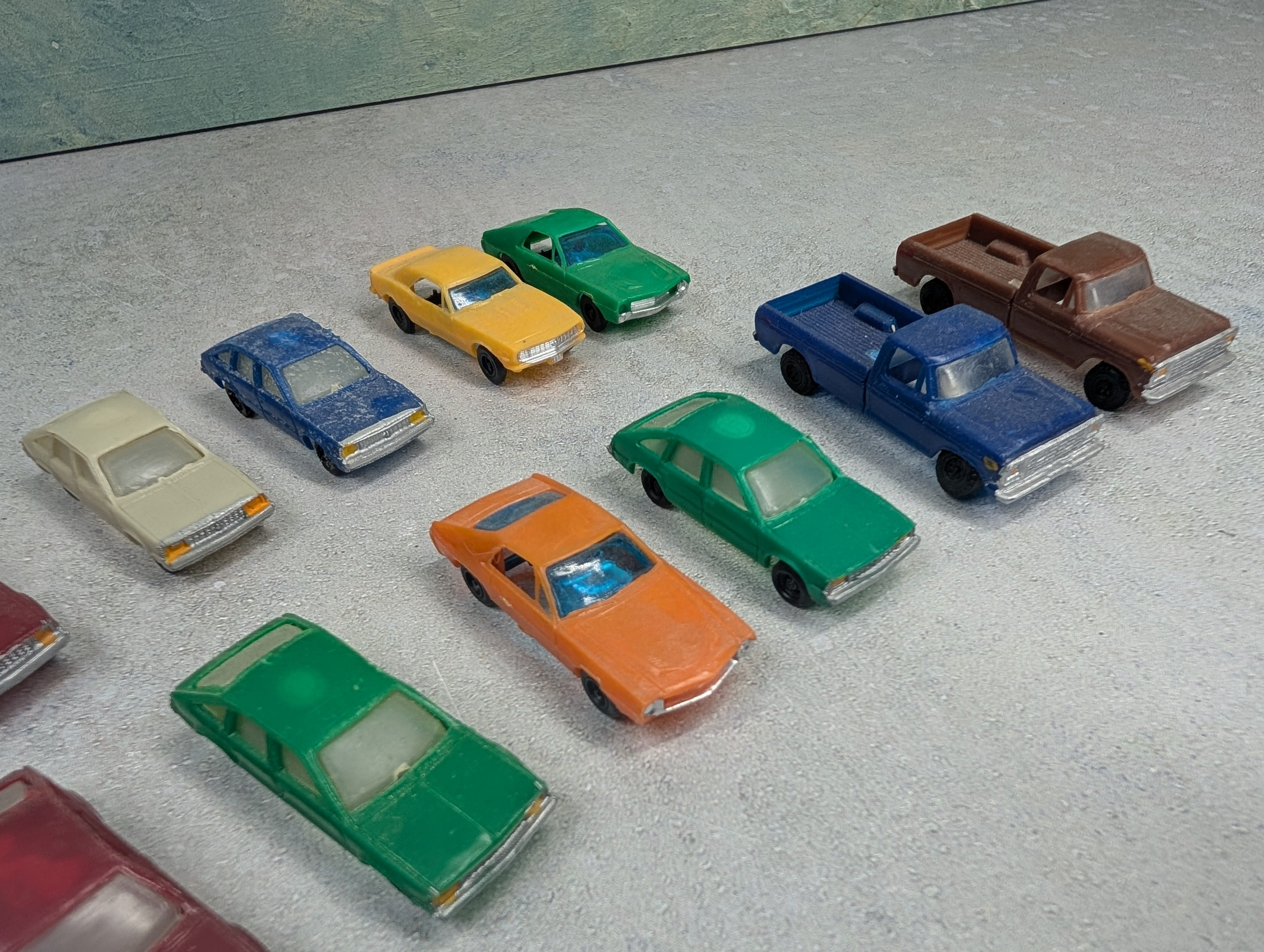 USED HO Scale Lot of Vehicles (12 pcs)