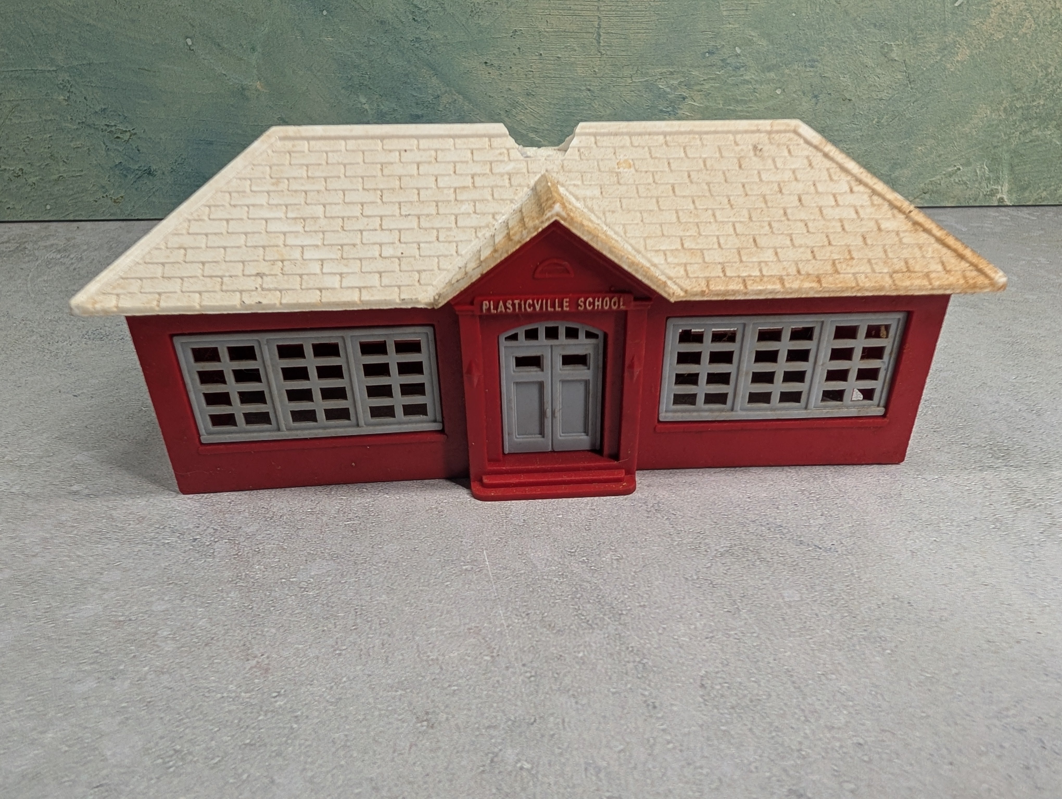 USED Bachmann HO Scale Red School House