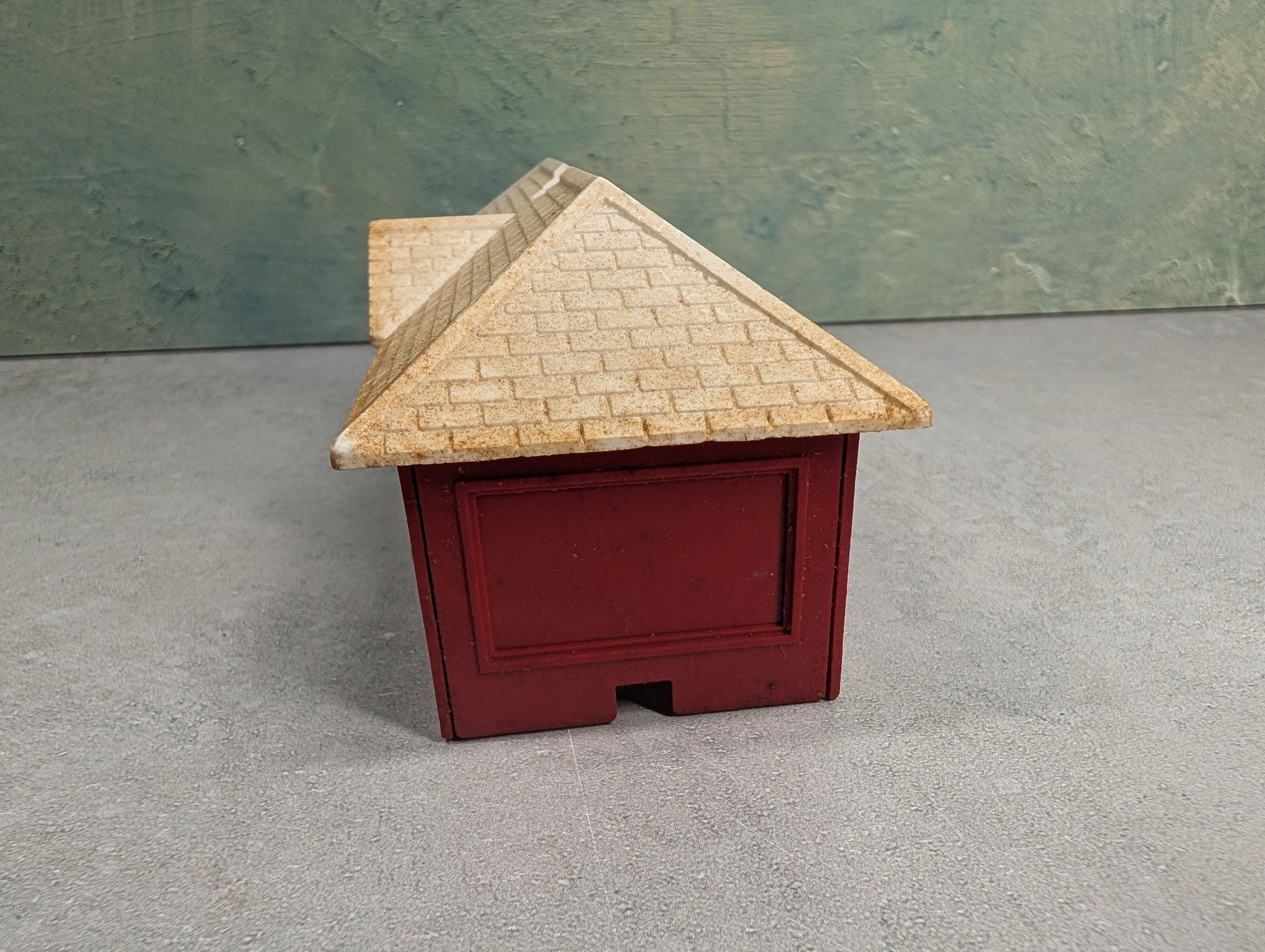 USED Bachmann HO Scale Red School House