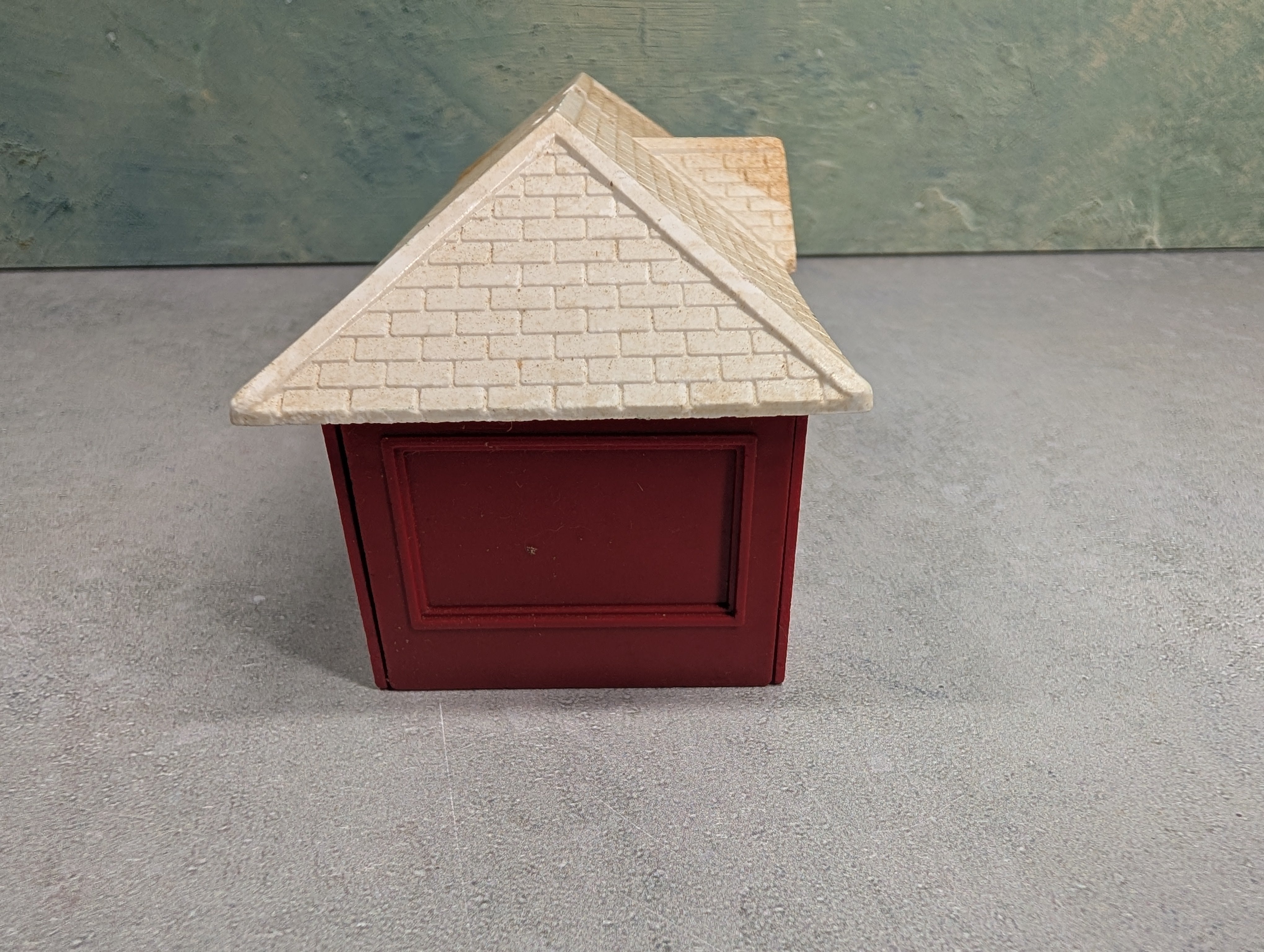 USED Bachmann HO Scale Red School House