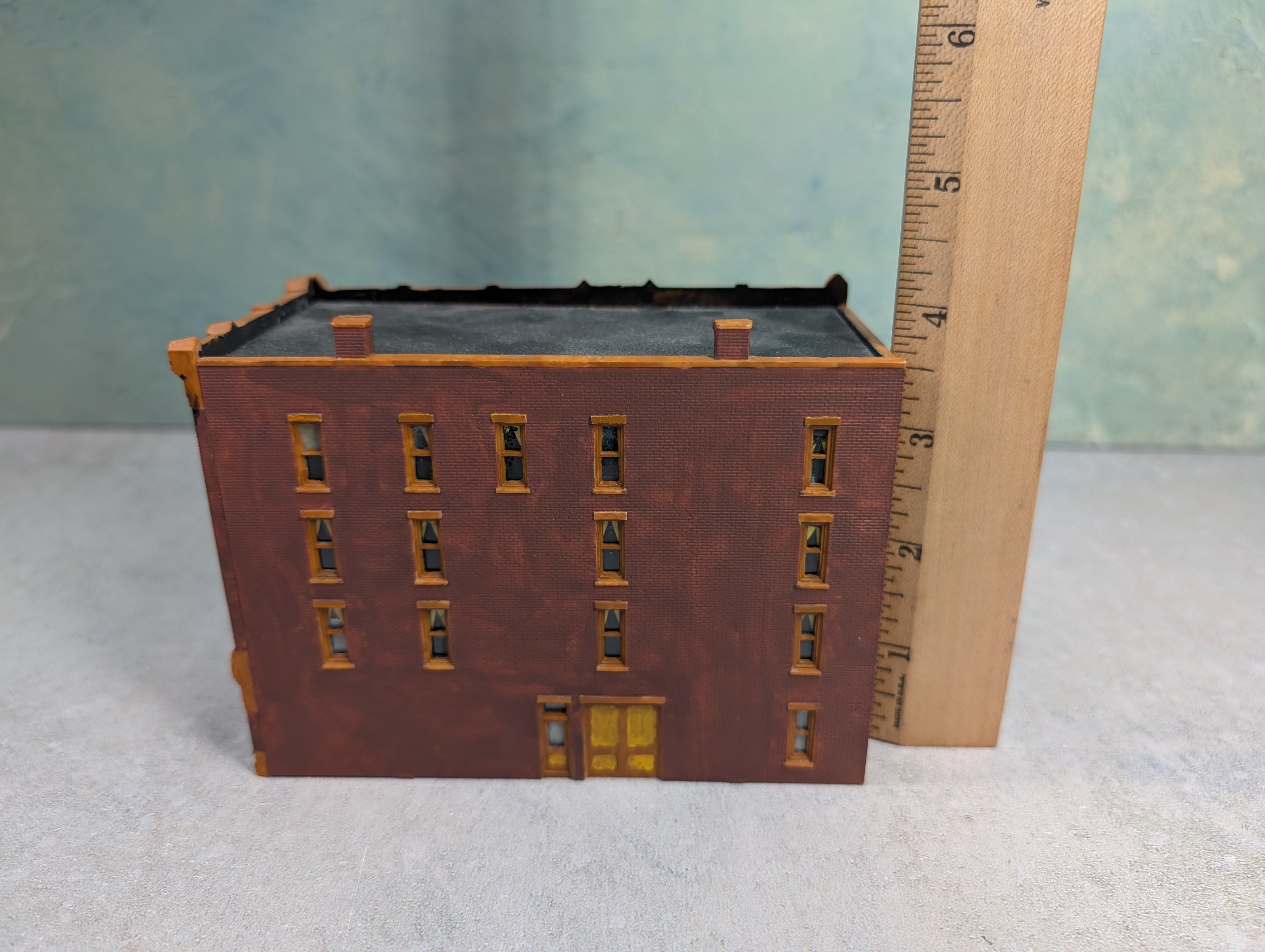 USED HO Scale Brick Store Front w/ Apartments