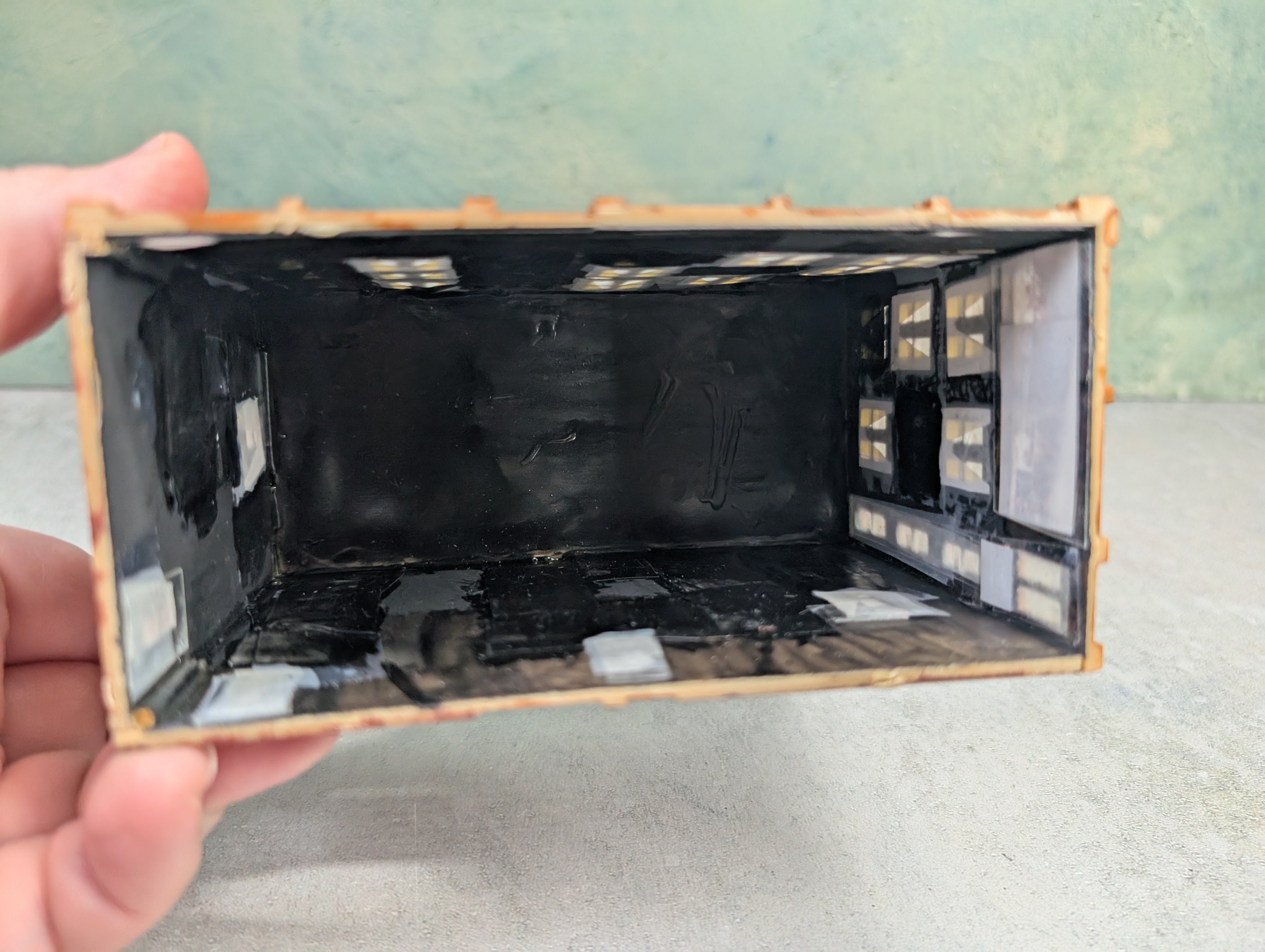 USED HO Scale Brick Store Front w/ Apartments