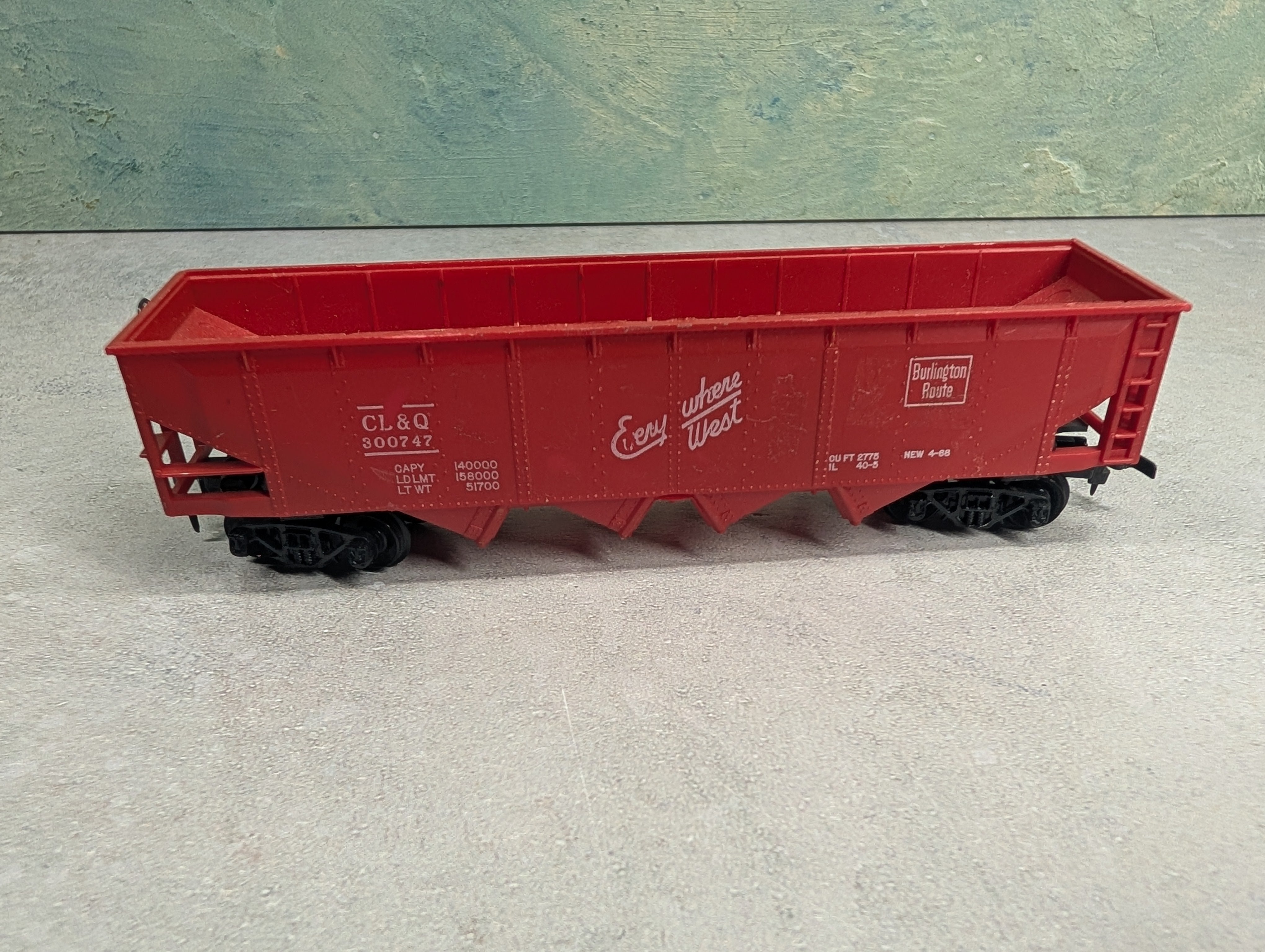 USED Tyco HO Scale Open Hopper Chicago, Burlington and Quincy CB&Q #300747