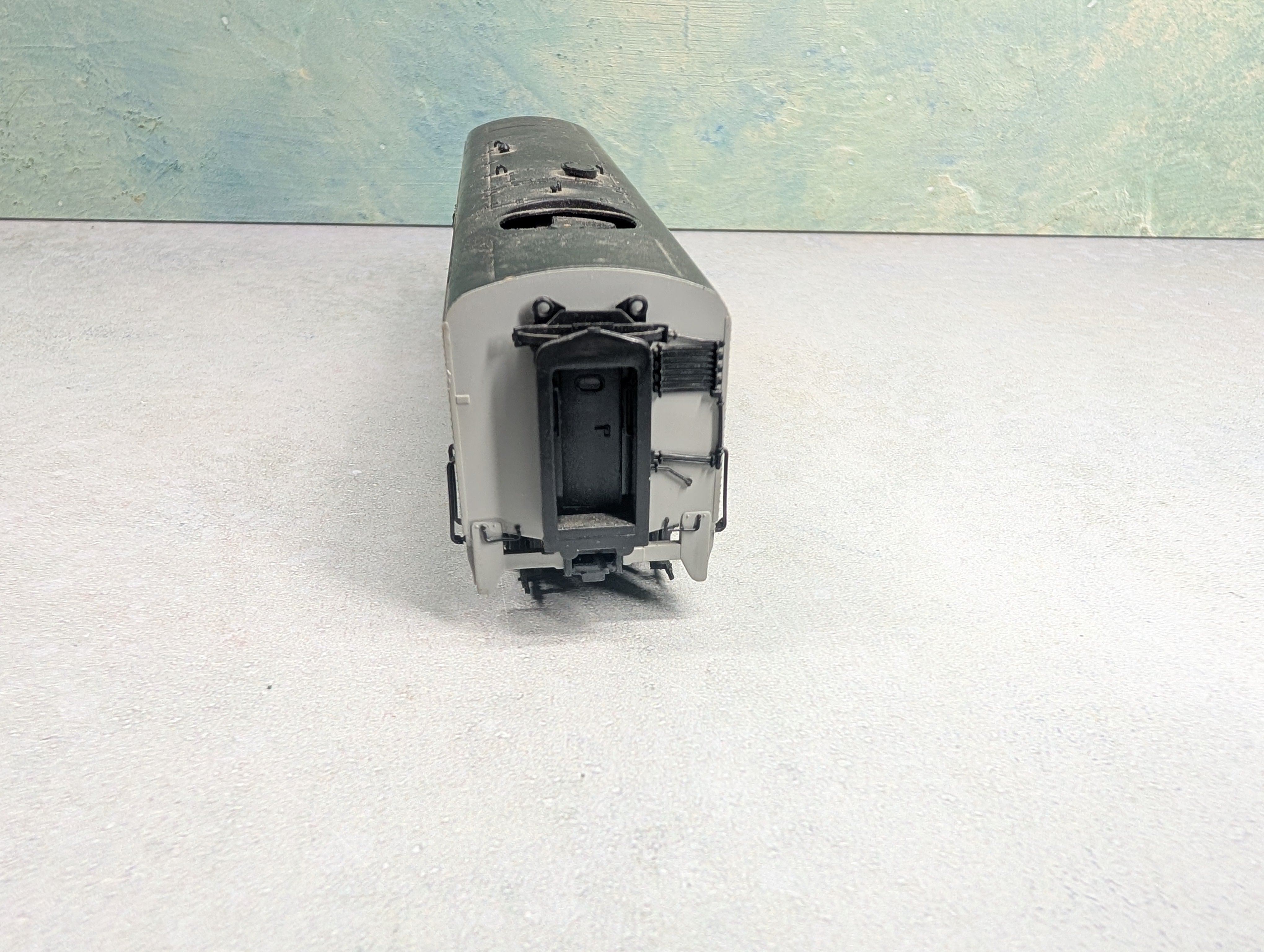 USED Life-Like HO Scale Proto2000 FB2 Un-Powered Locomotive Baltimore and Ohio B&O #837
