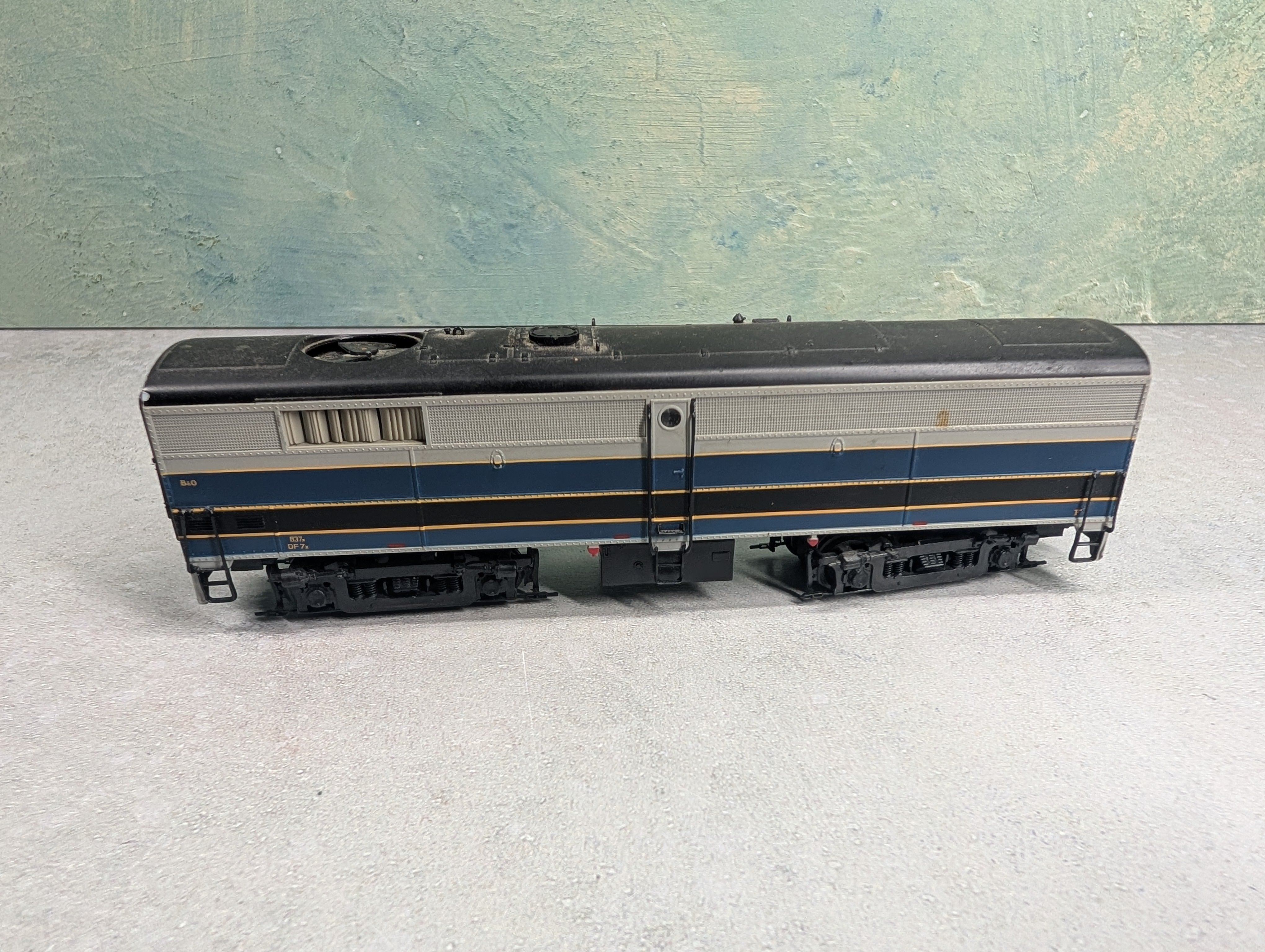 USED Life-Like HO Scale Proto2000 FB2 Un-Powered Locomotive Baltimore and Ohio B&O #837
