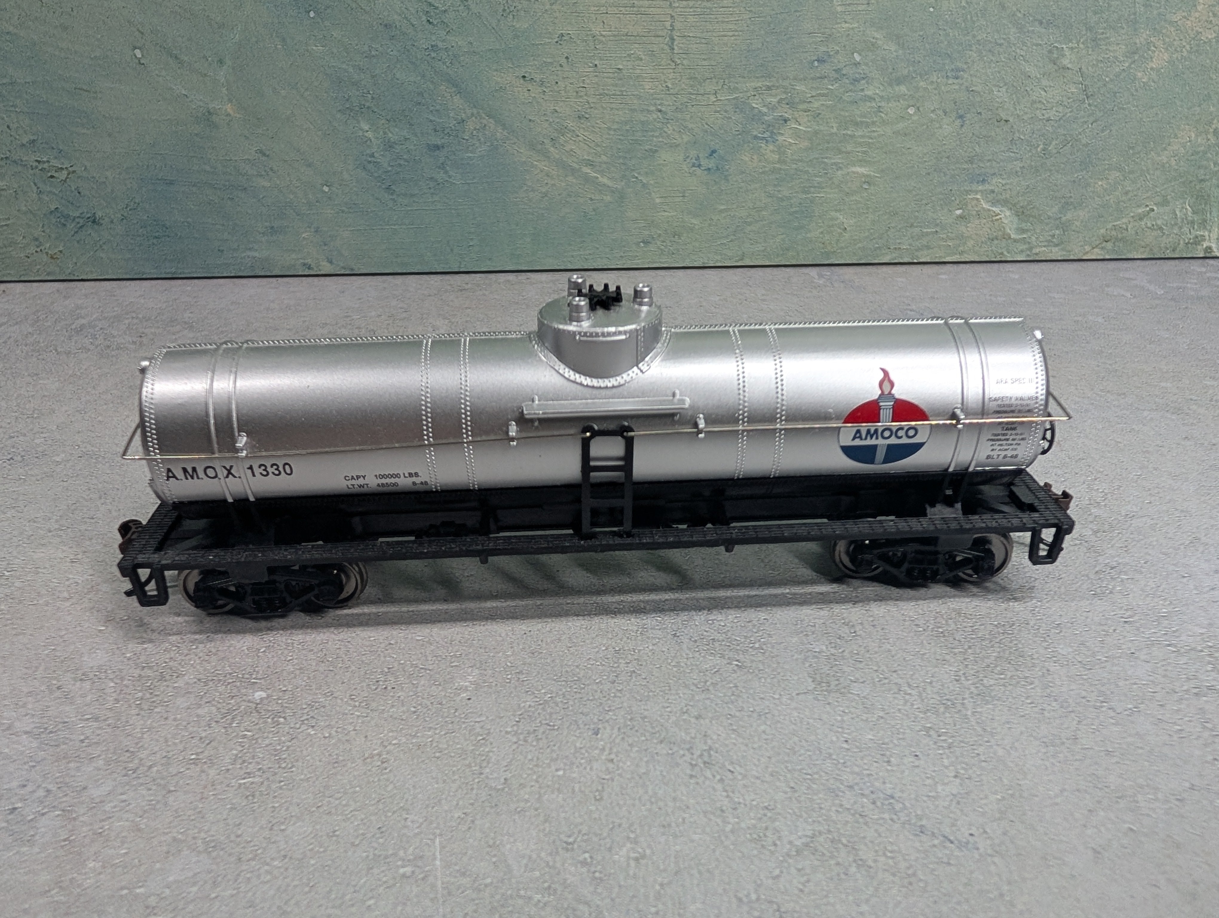 USED Walthers HO Scale Single Dome Tank Car Amoco AMOX #1330