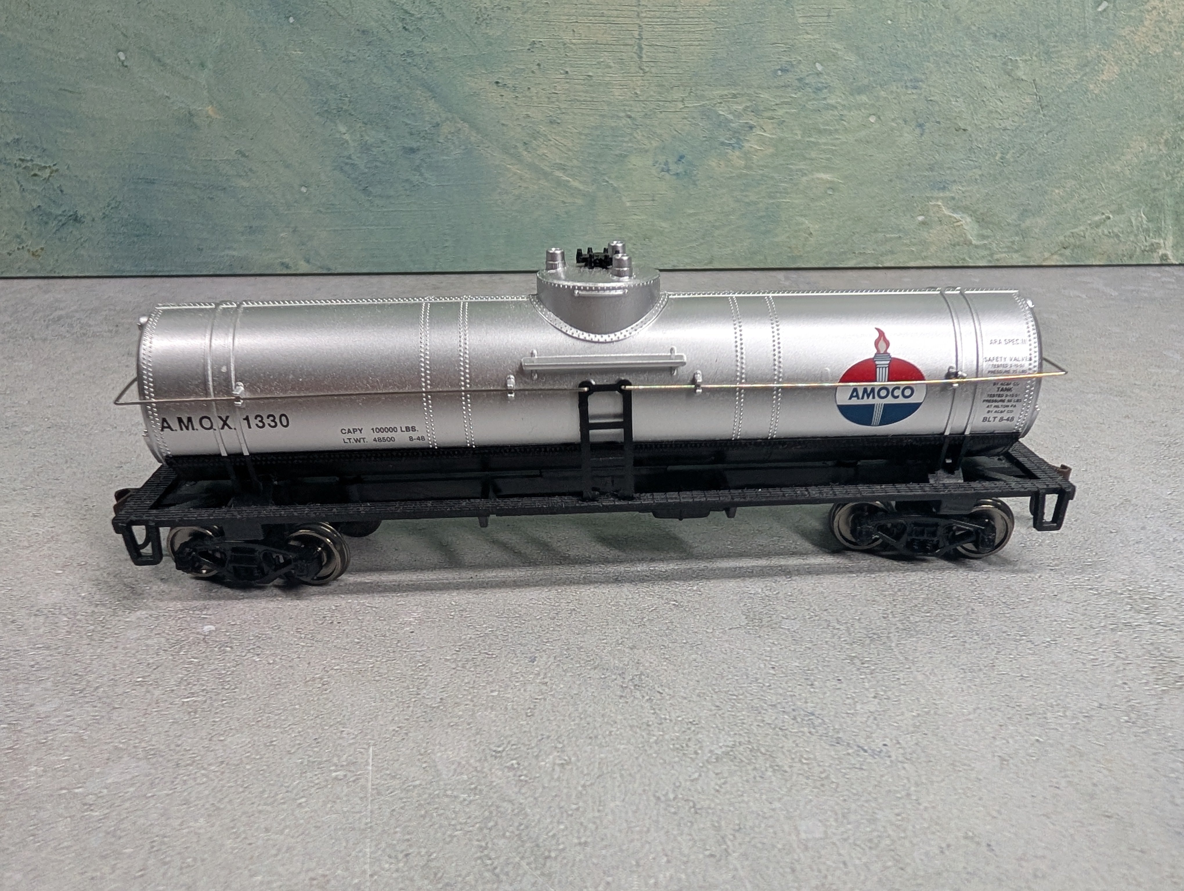USED Walthers HO Scale Single Dome Tank Car Amoco AMOX #1330