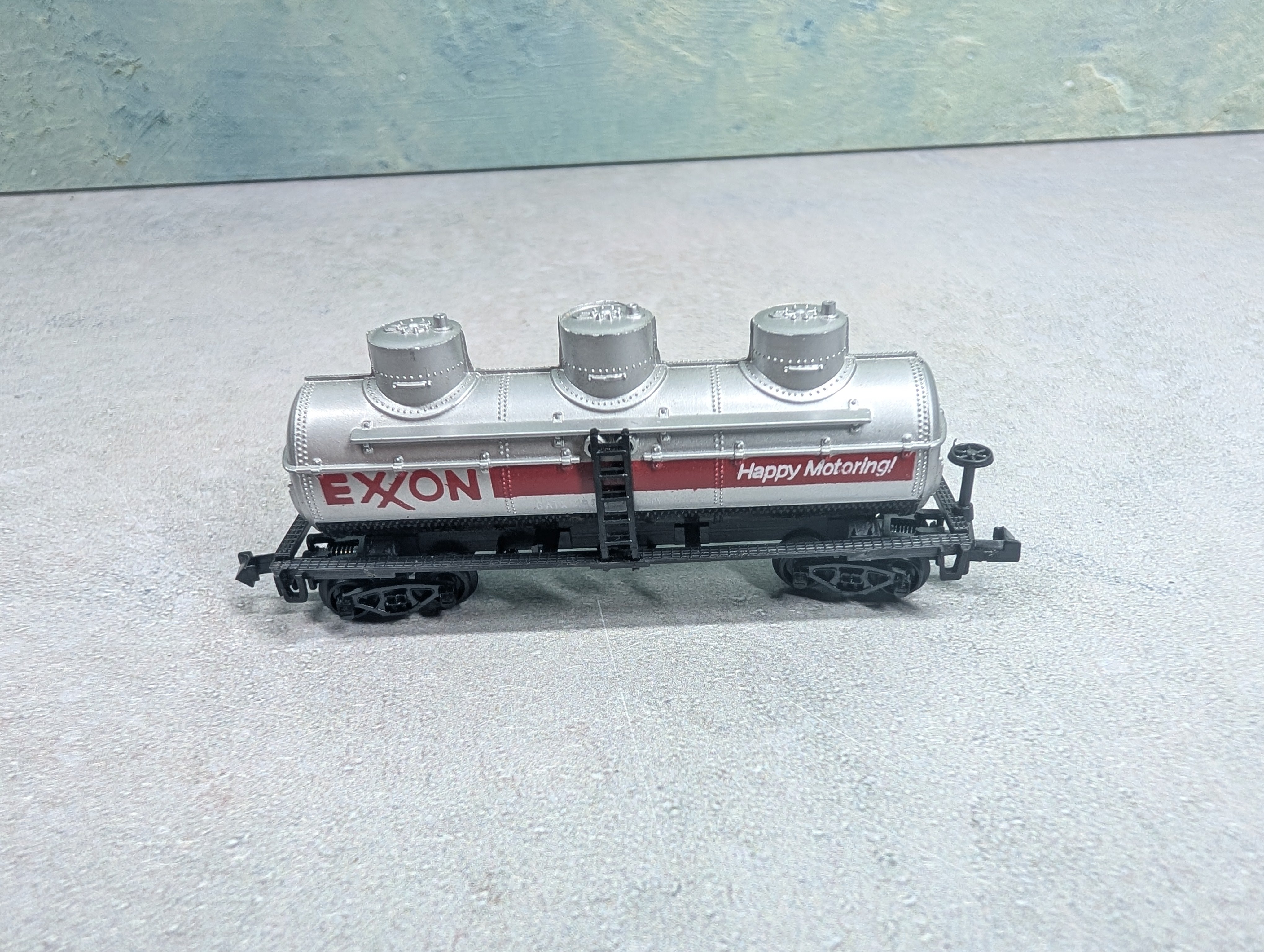 USED N Scale Triple Dome Tank Car Exxon GATX #4632