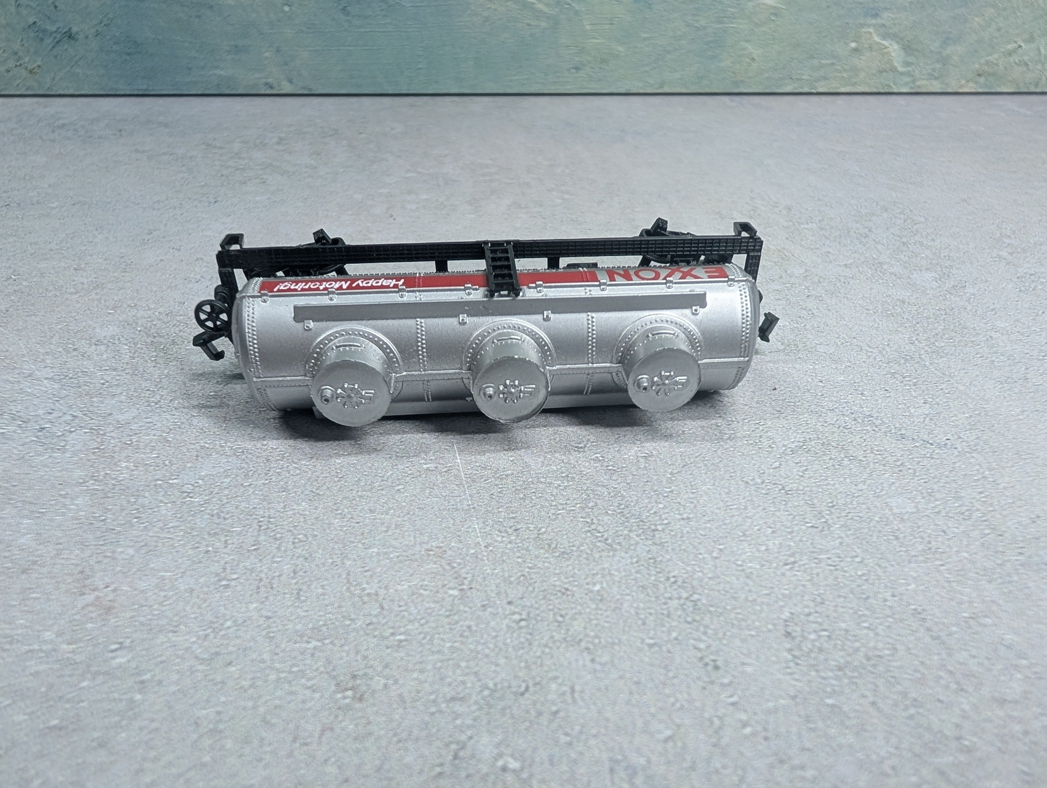 USED N Scale Triple Dome Tank Car Exxon GATX #4632