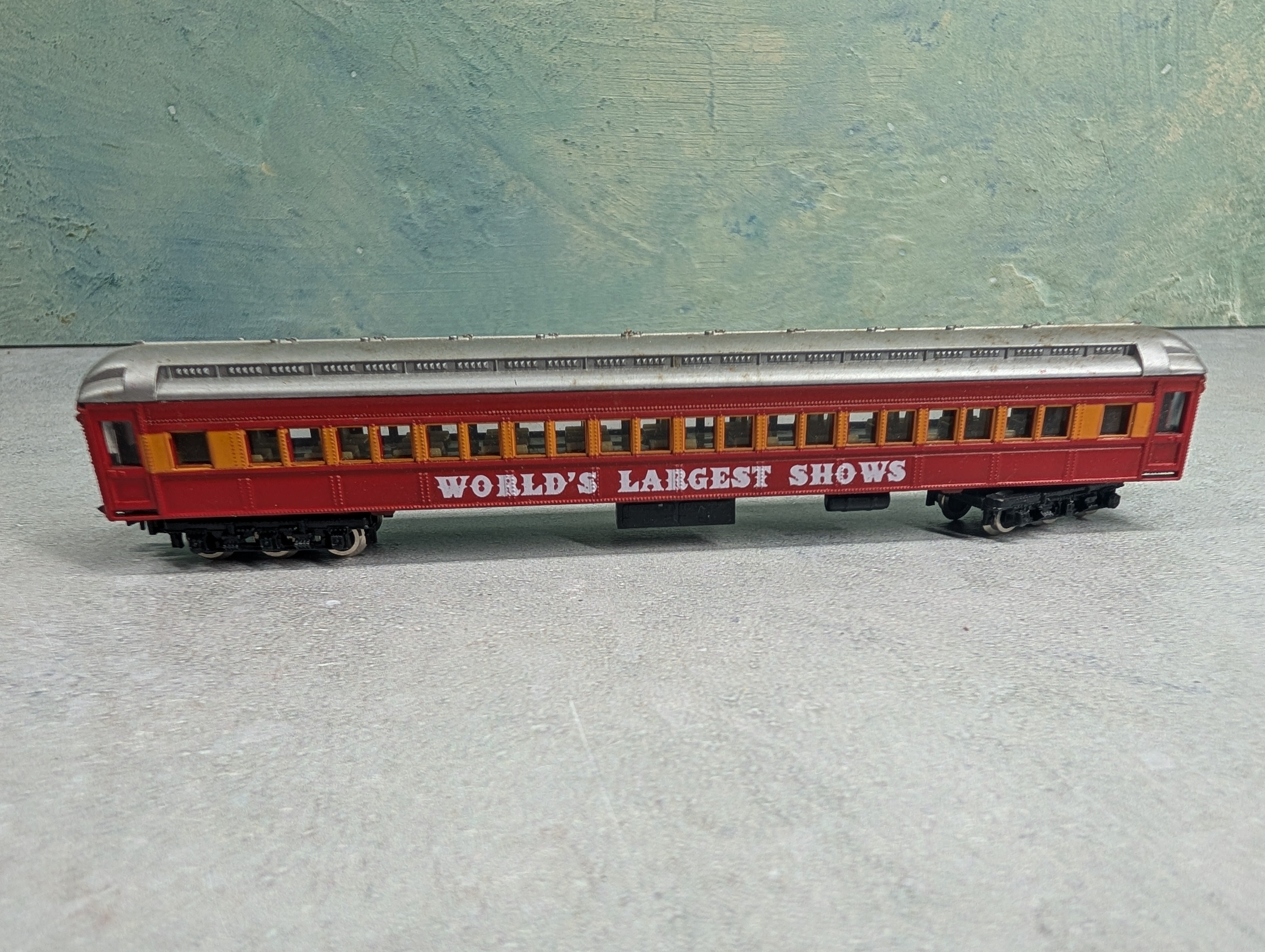 USED Model Power N Scale Passenger Car World's Largest Shows Circus Passenger Car