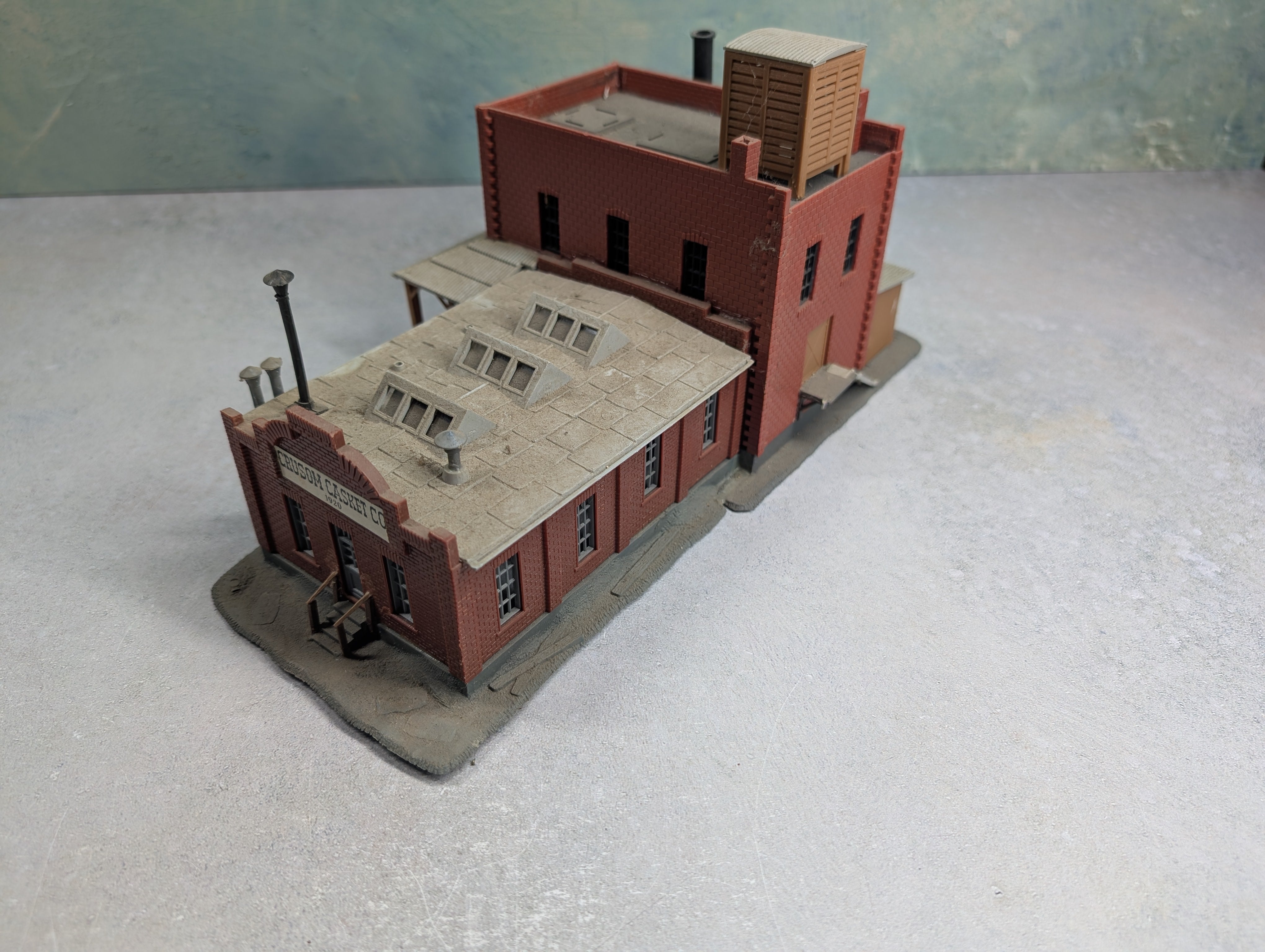USED Pola HO Scale Crusom Casket Co Building, Brick Building