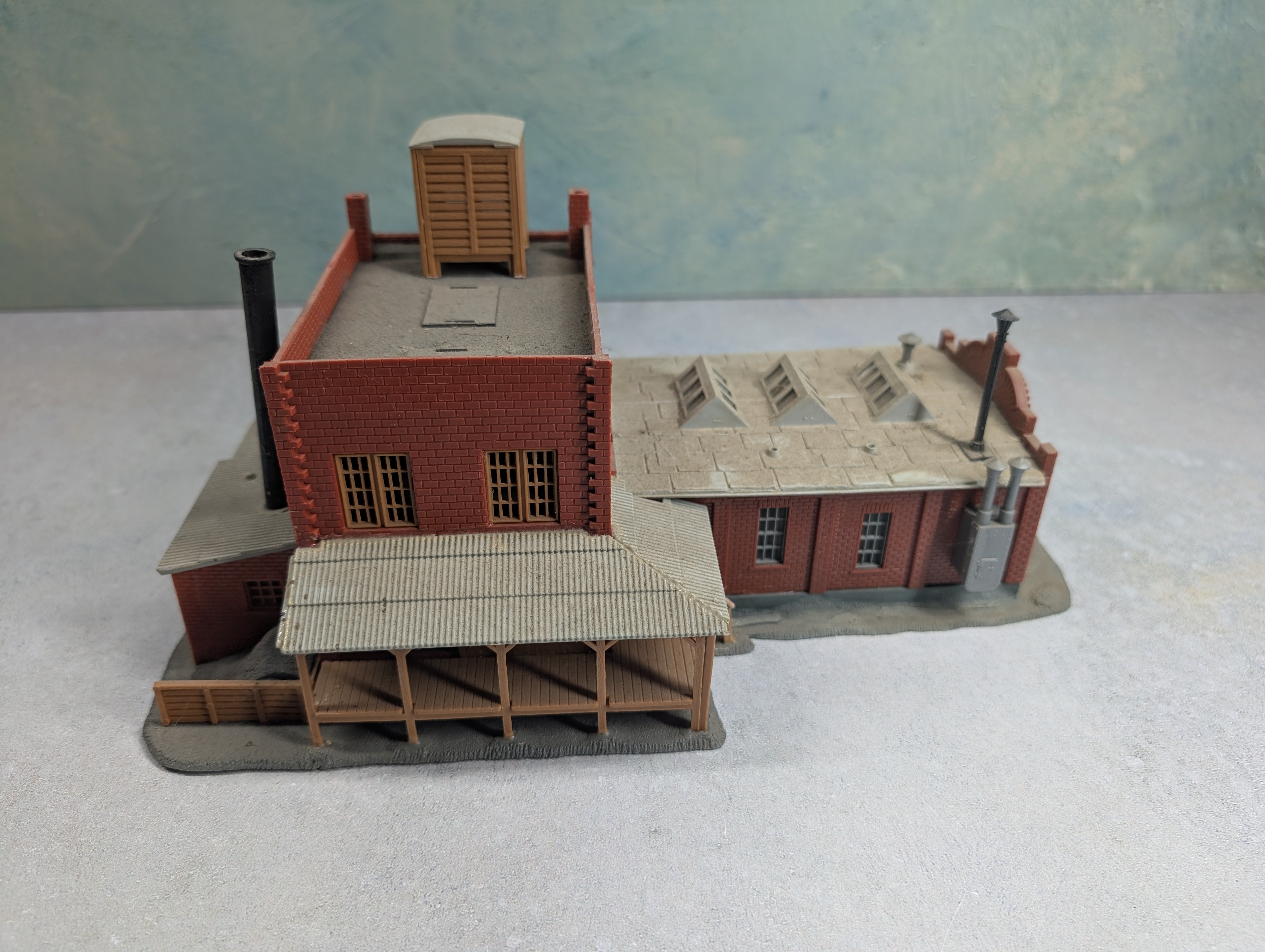 USED Pola HO Scale Crusom Casket Co Building, Brick Building