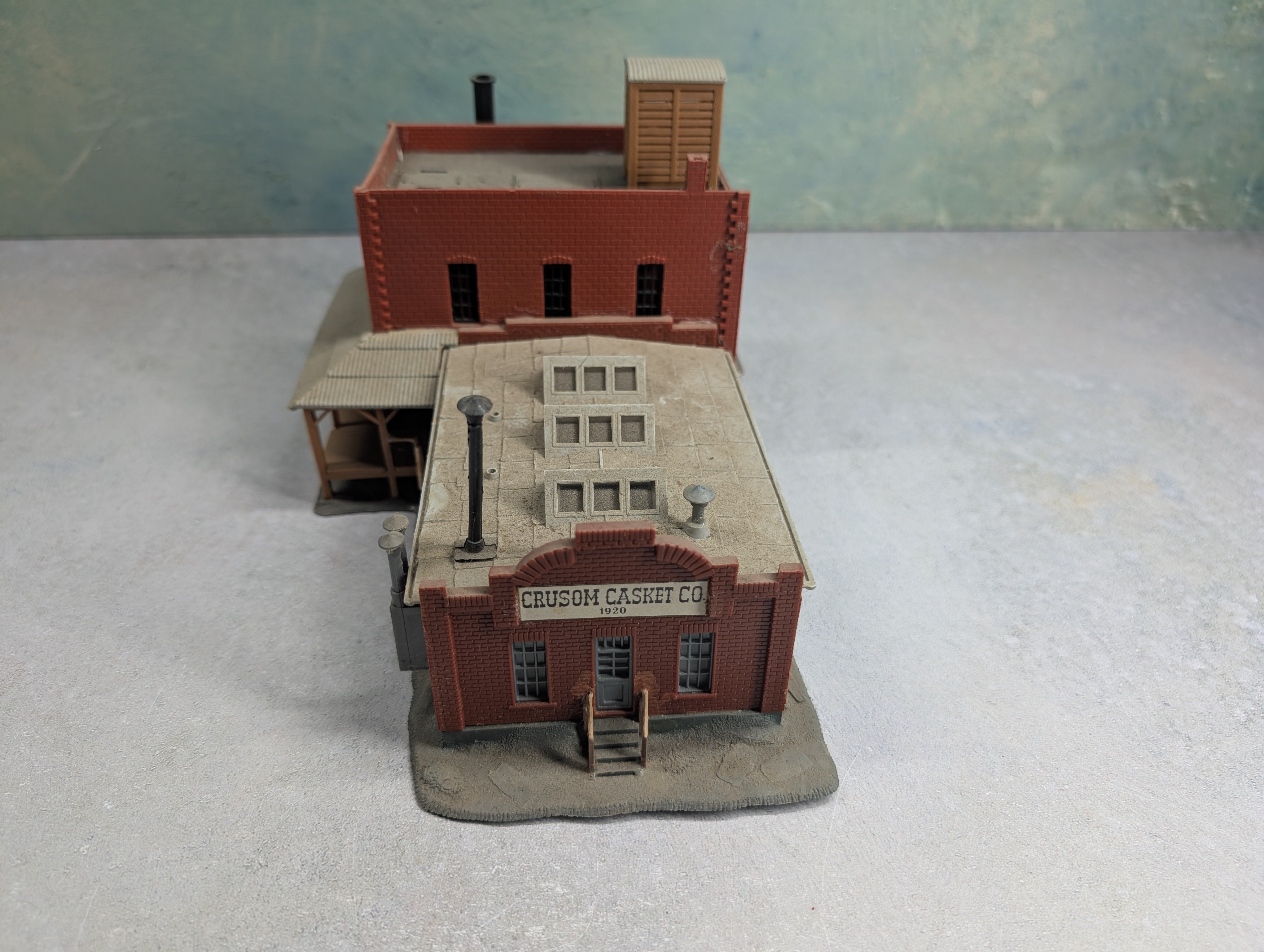 USED Pola HO Scale Crusom Casket Co Building, Brick Building
