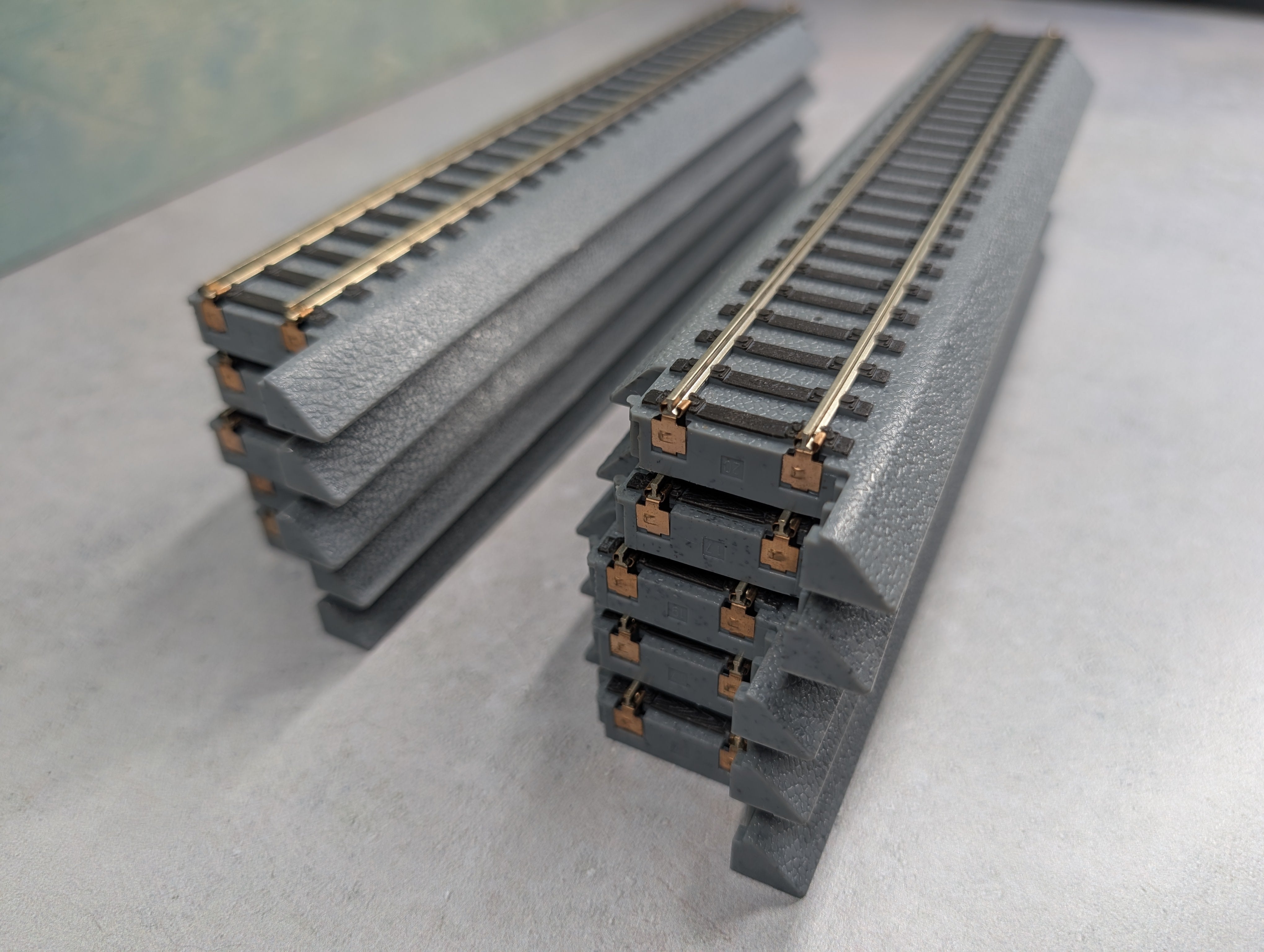 USED WalthersTrainline HO Scale Power-Loc 9" Straight Track Gray (10 pcs)