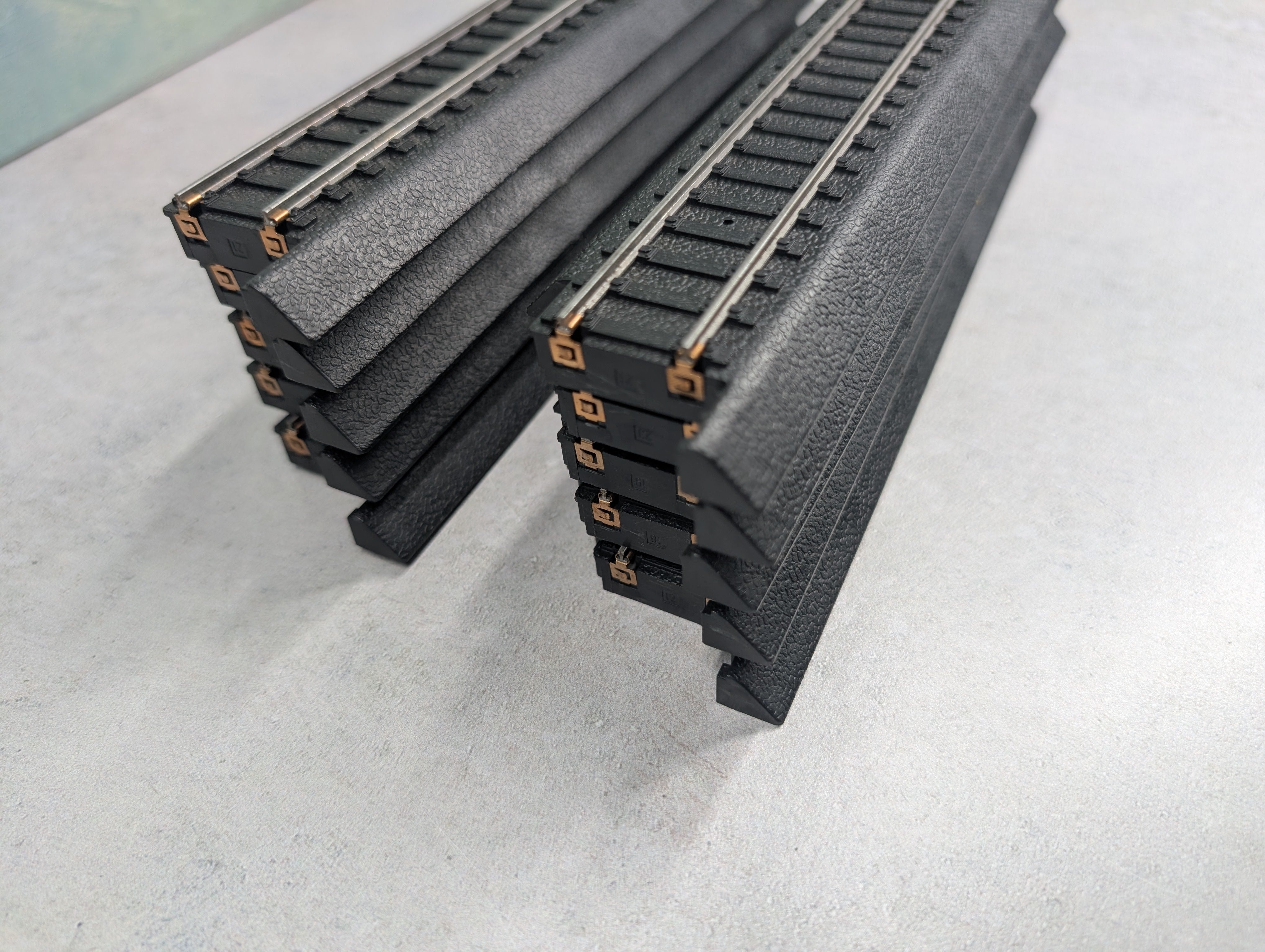 USED Life-Like HO Scale Power-Loc 9" Straight Track Black (10 pcs)