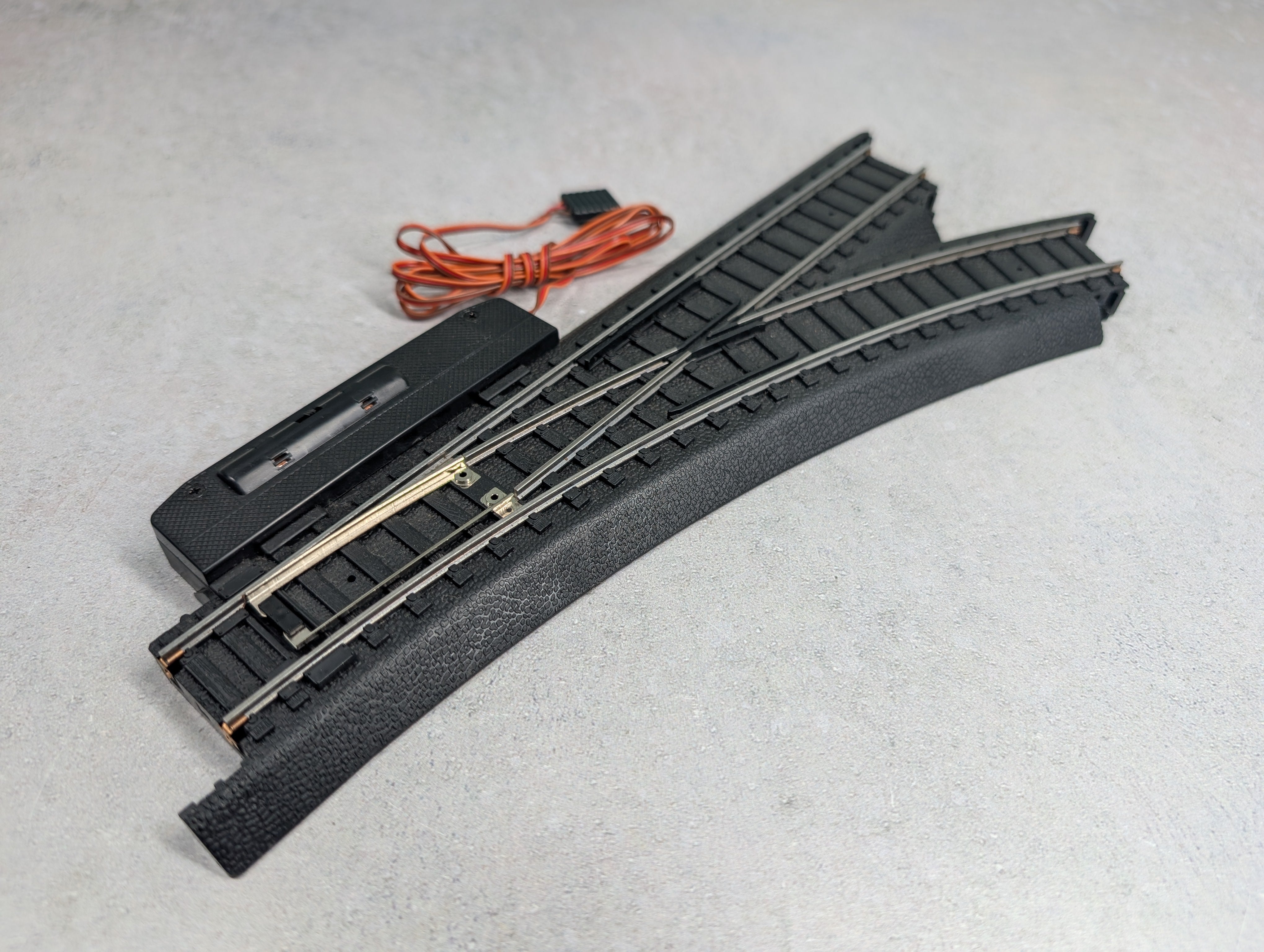 USED Life-Like HO Scale Power-Loc Right Hand Switch Turnout Track Black