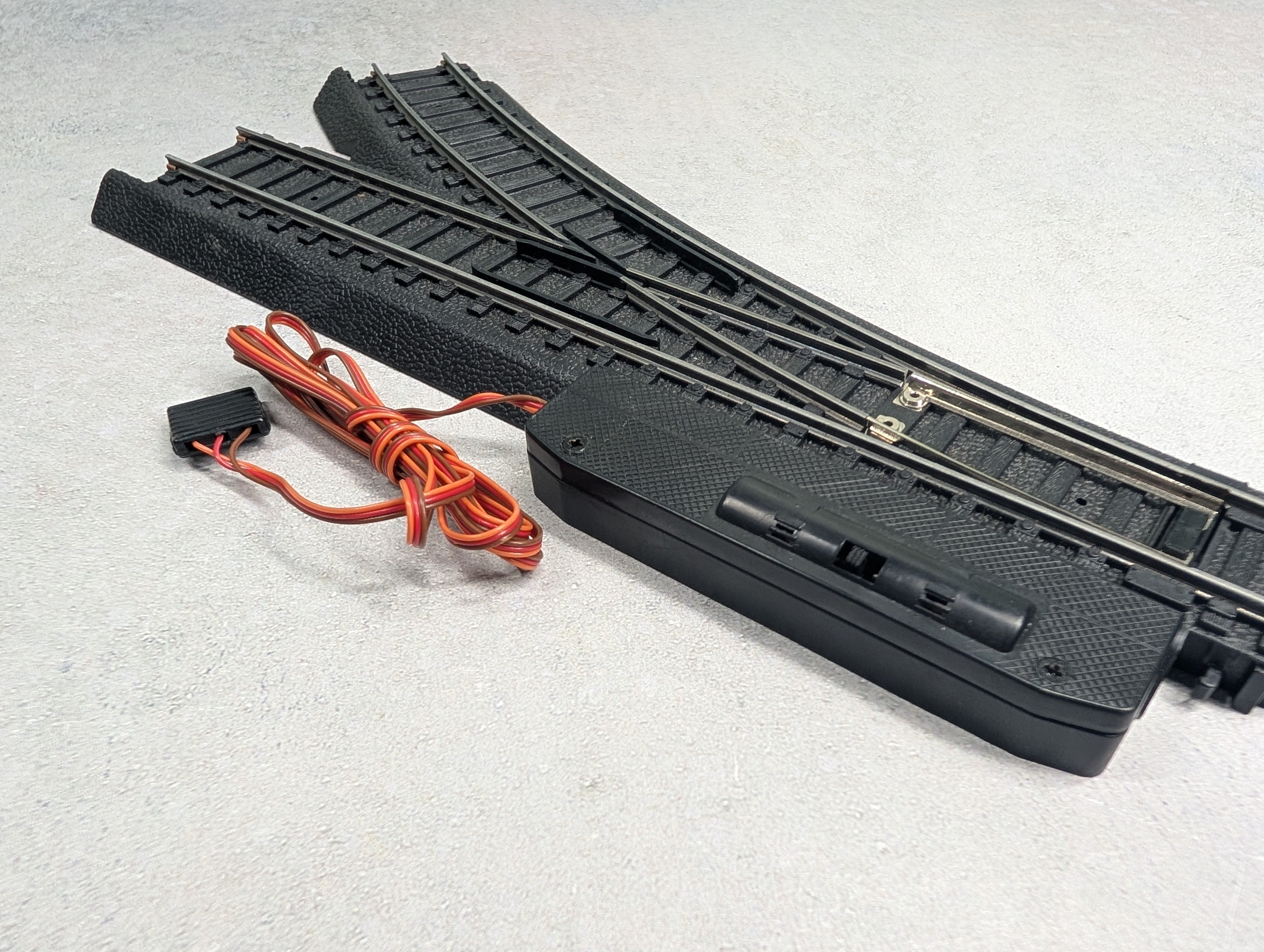USED Life-Like HO Scale Power-Loc Right Hand Switch Turnout Track Black