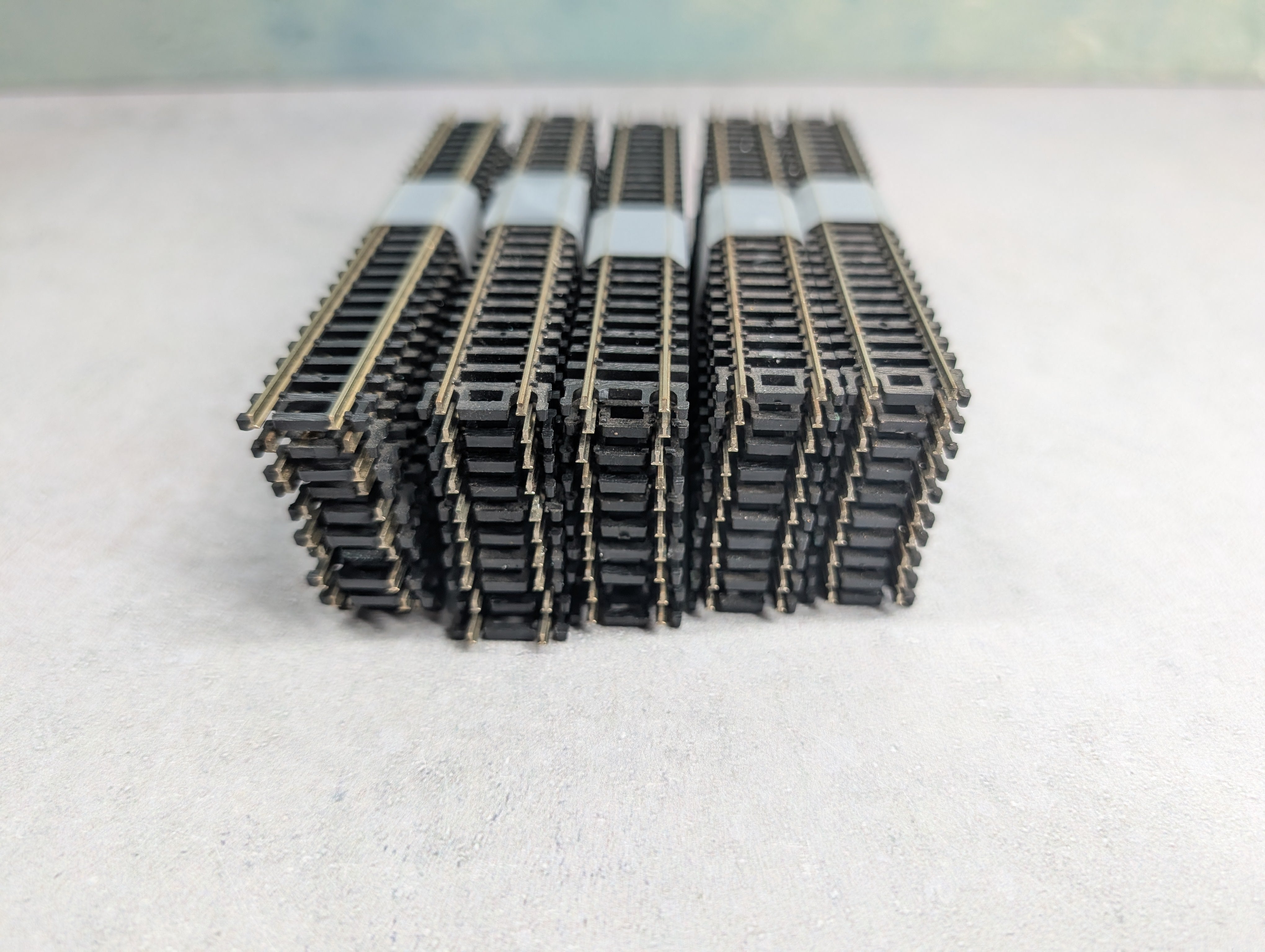 USED Atlas 2501 N Scale 5" Straight Code 80 Snap Track (50 pcs)