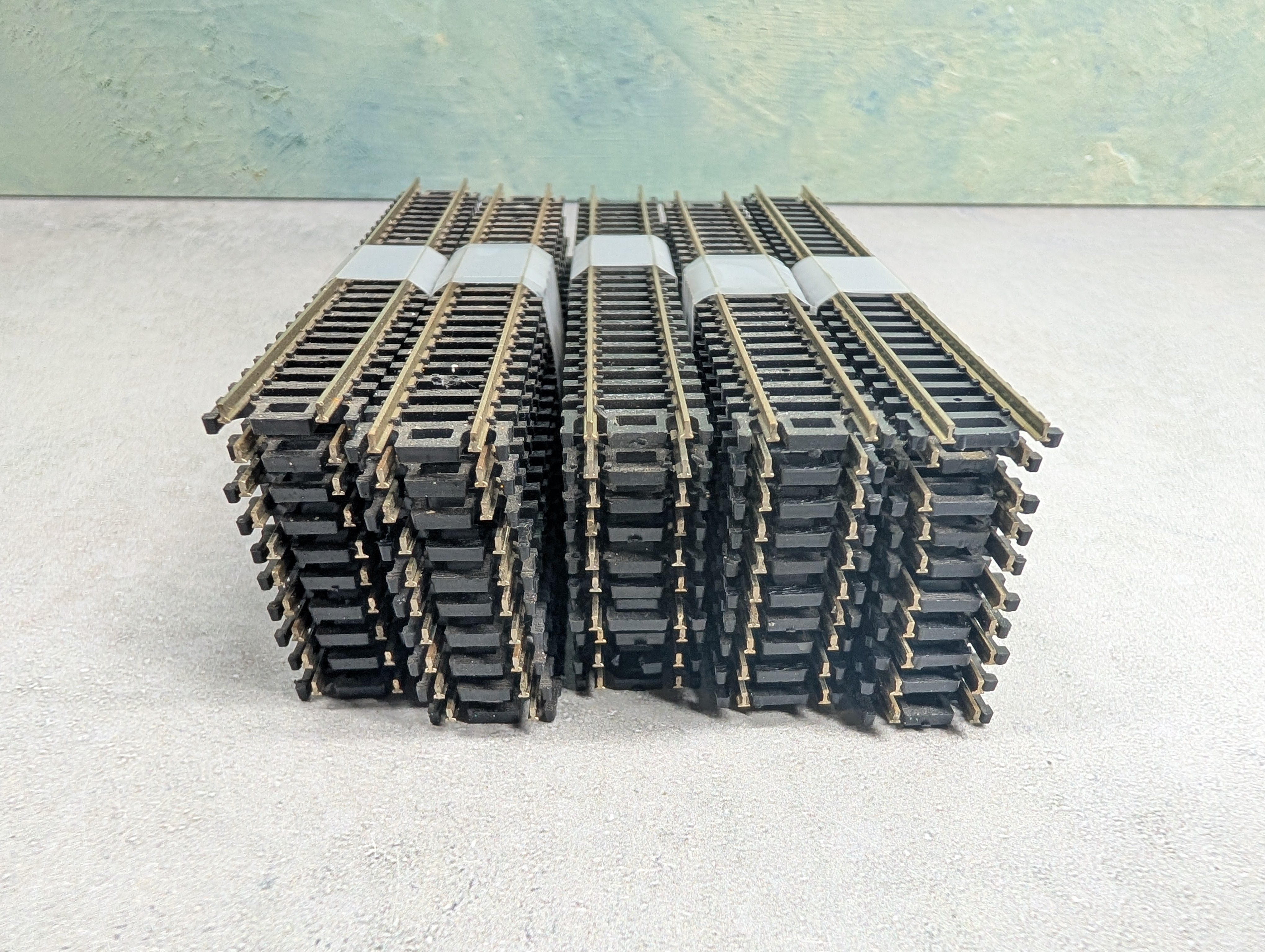 USED Atlas 2501 N Scale 5" Straight Code 80 Snap Track (50 pcs)