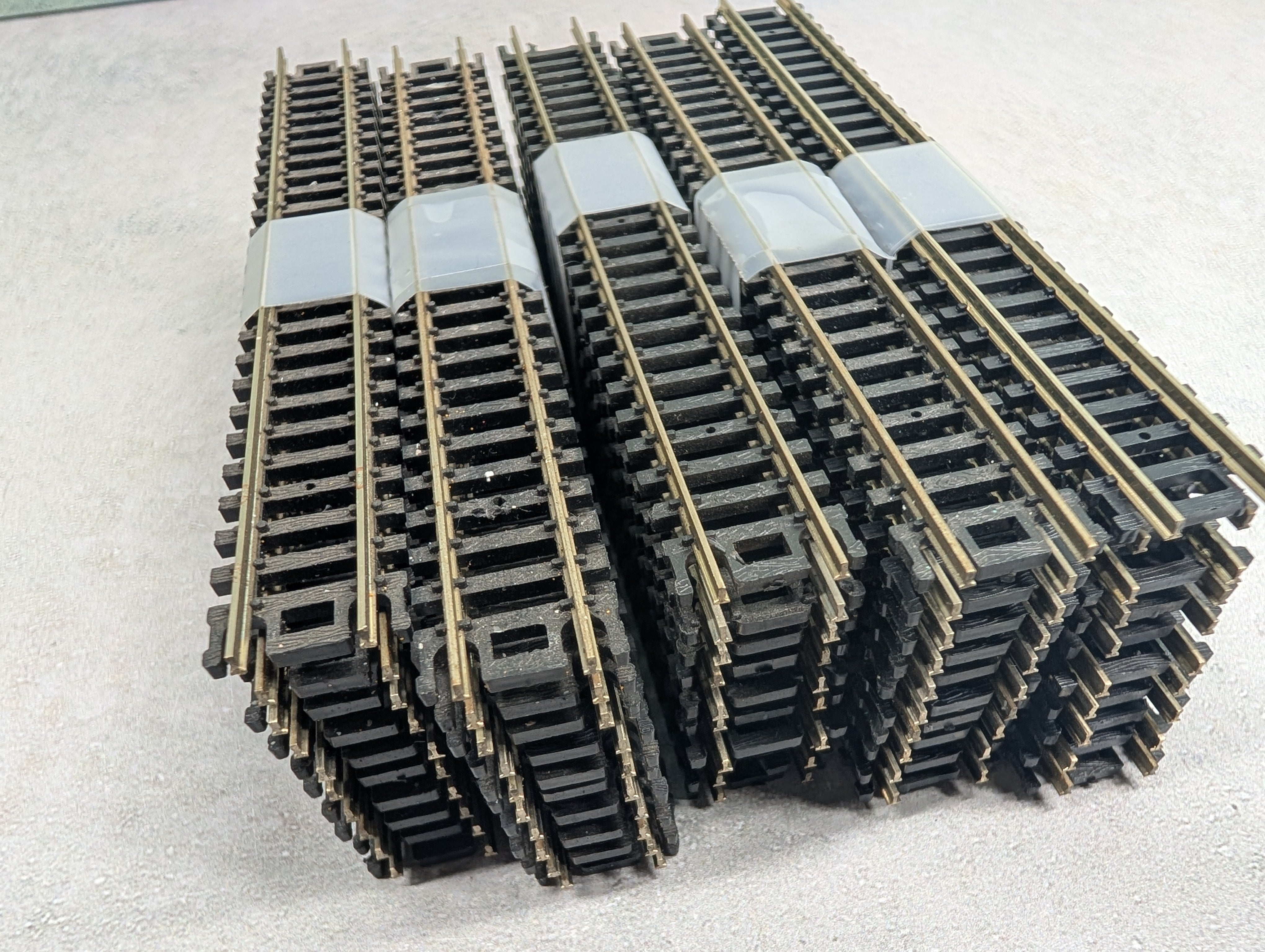 USED Atlas 2501 N Scale 5" Straight Code 80 Snap Track (50 pcs)