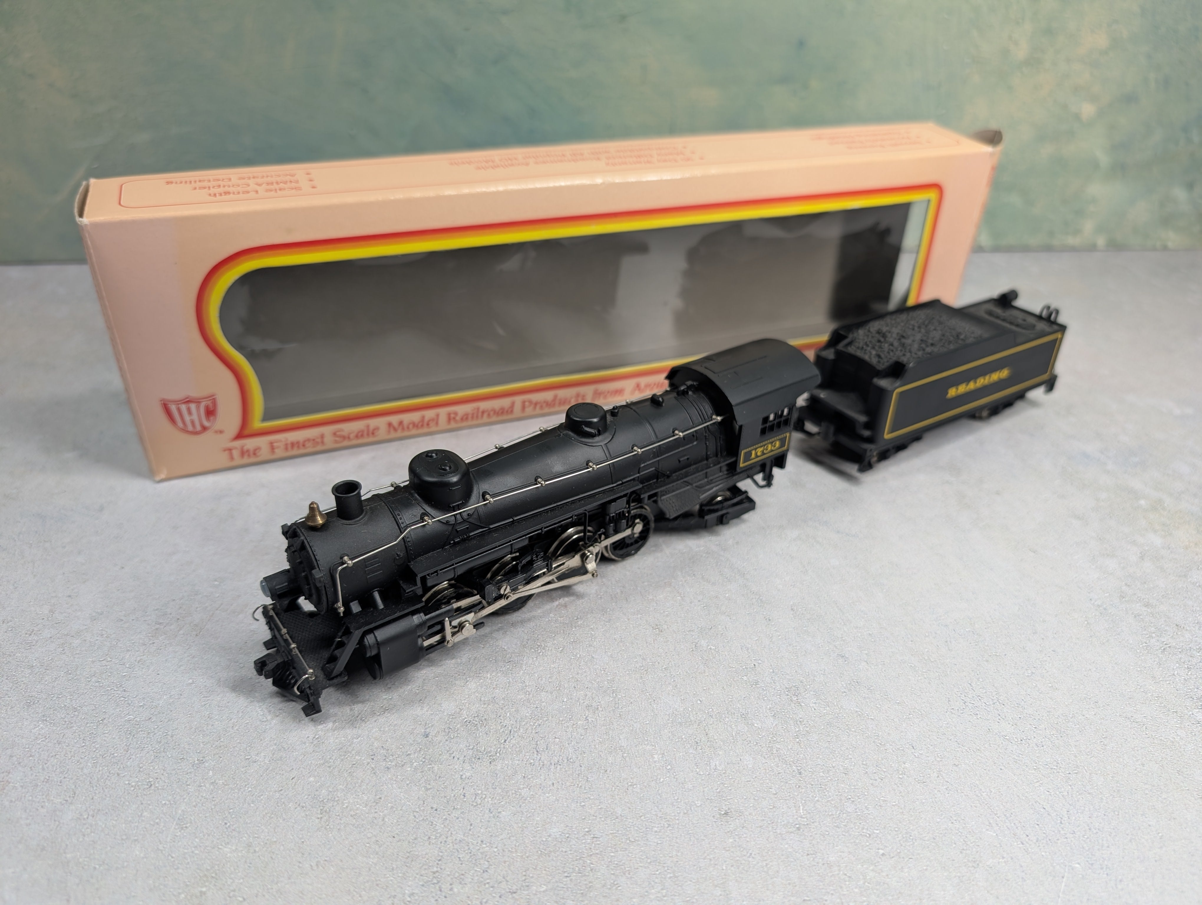USED IHC M9814 HO Scale 2-8-2 Mikado Steam Locomotive Reading #1733 Runs Great DC