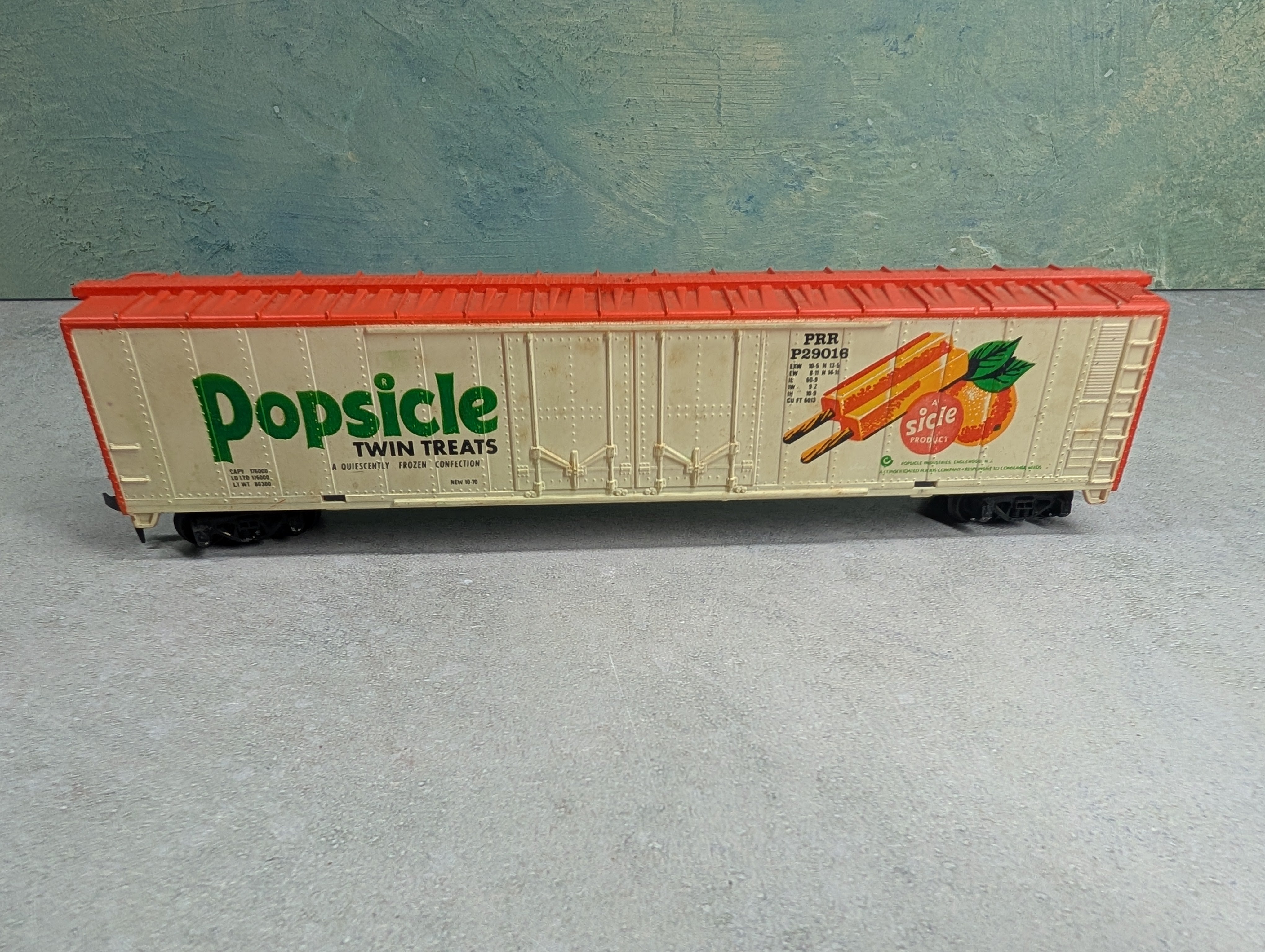 USED Tyco HO Scale 61' Billboard Box Car Popsicle PRR #P29016