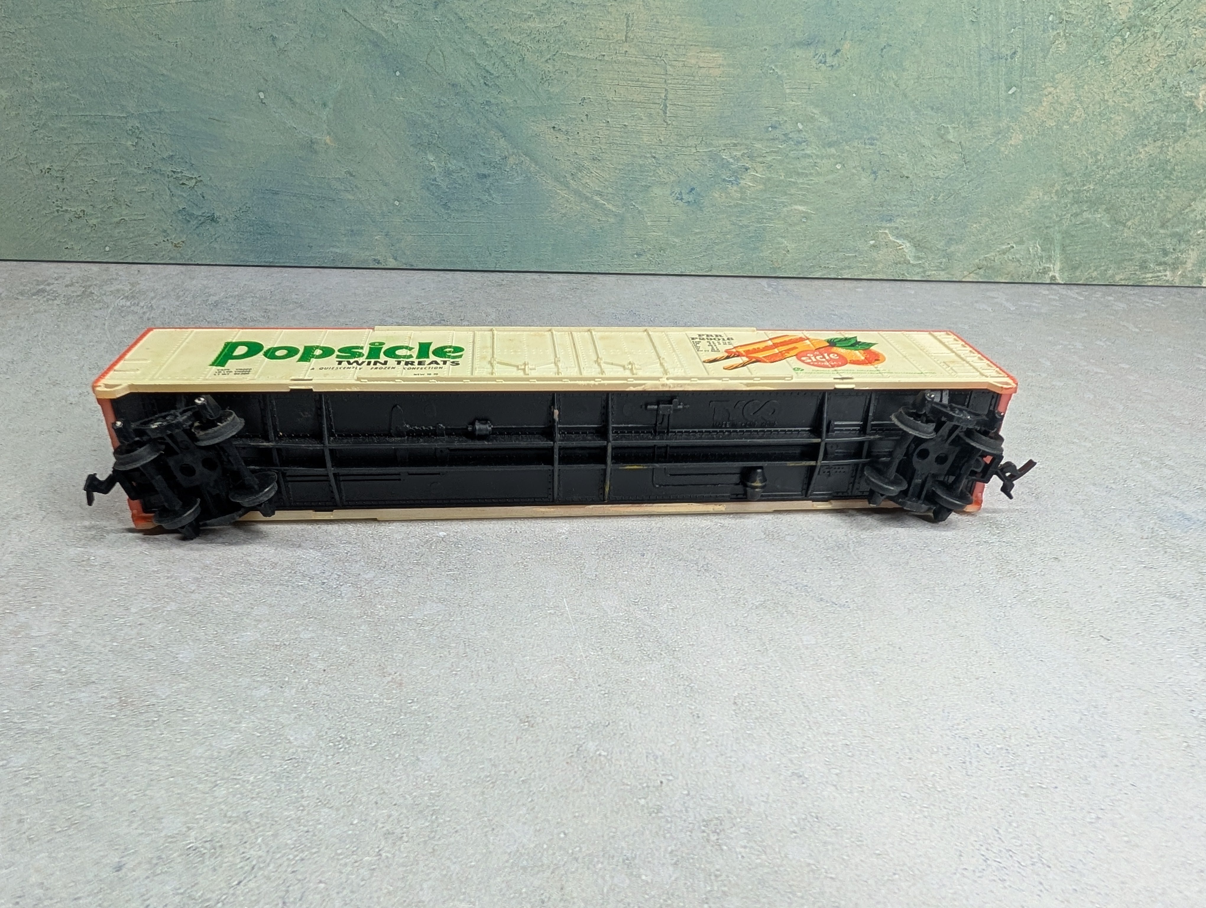 USED Tyco HO Scale 61' Billboard Box Car Popsicle PRR #P29016