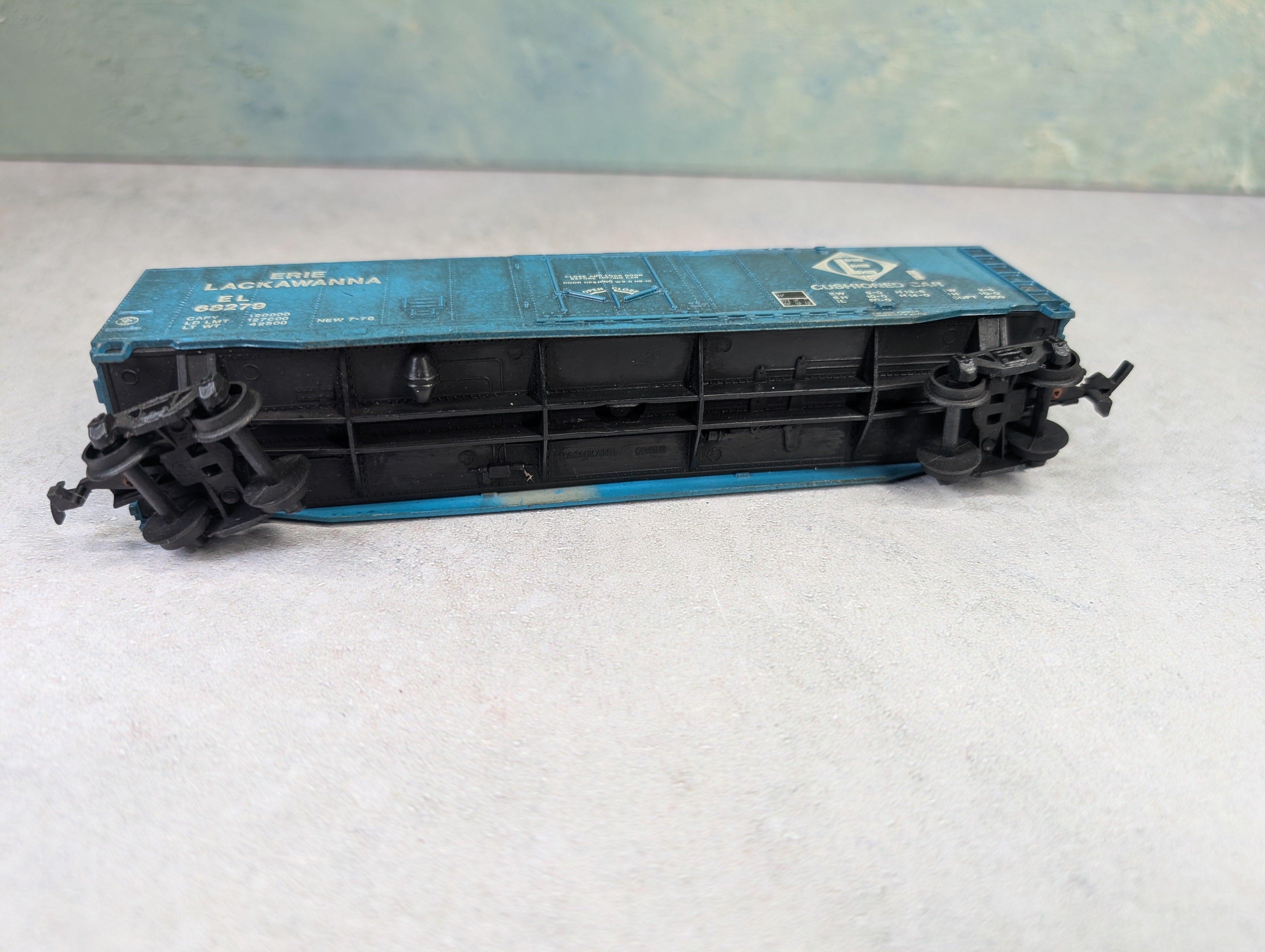 USED Bachmann HO Scale 50' Box Car Erie Lackawanna EL #68279 Weathered