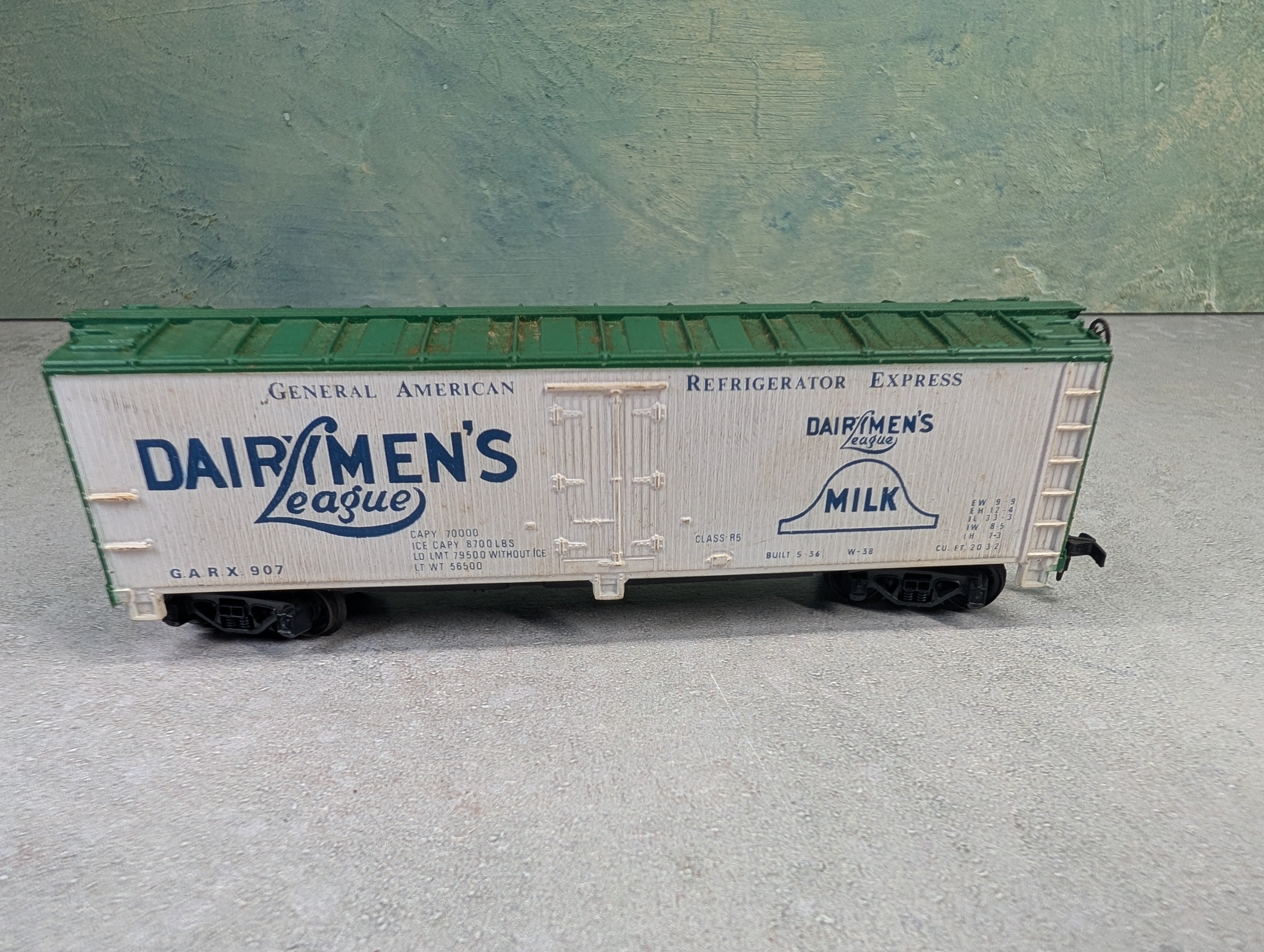 USED Tyco HO Scale Wooden Box Car Dairymen's League GARX #907