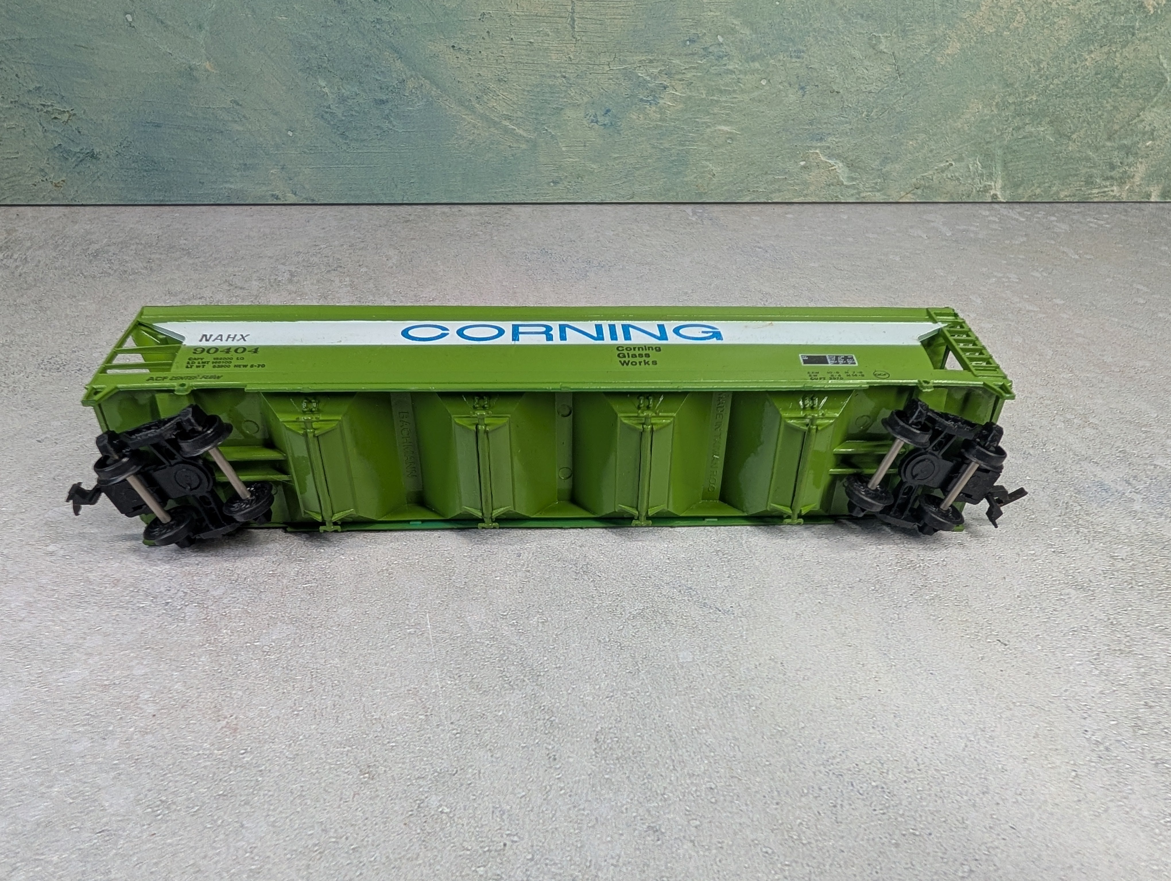 USED Bachmann HO Scale ACF Centerflow Covered Hopper Corning NAHX #90404
