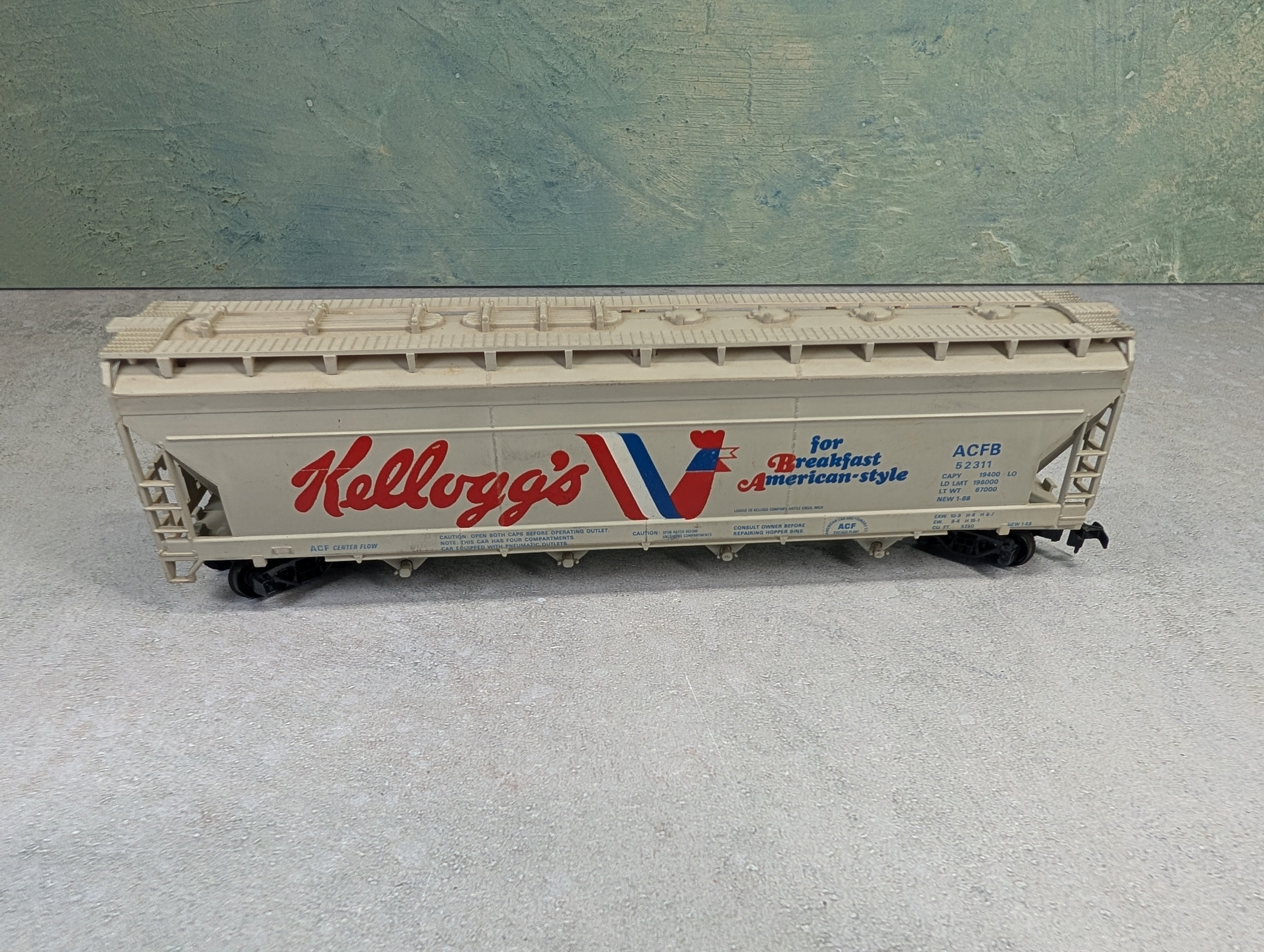 USED Tyco HO Scale ACF Centerflow Covered Hopper Kellogg's ACFB #52311