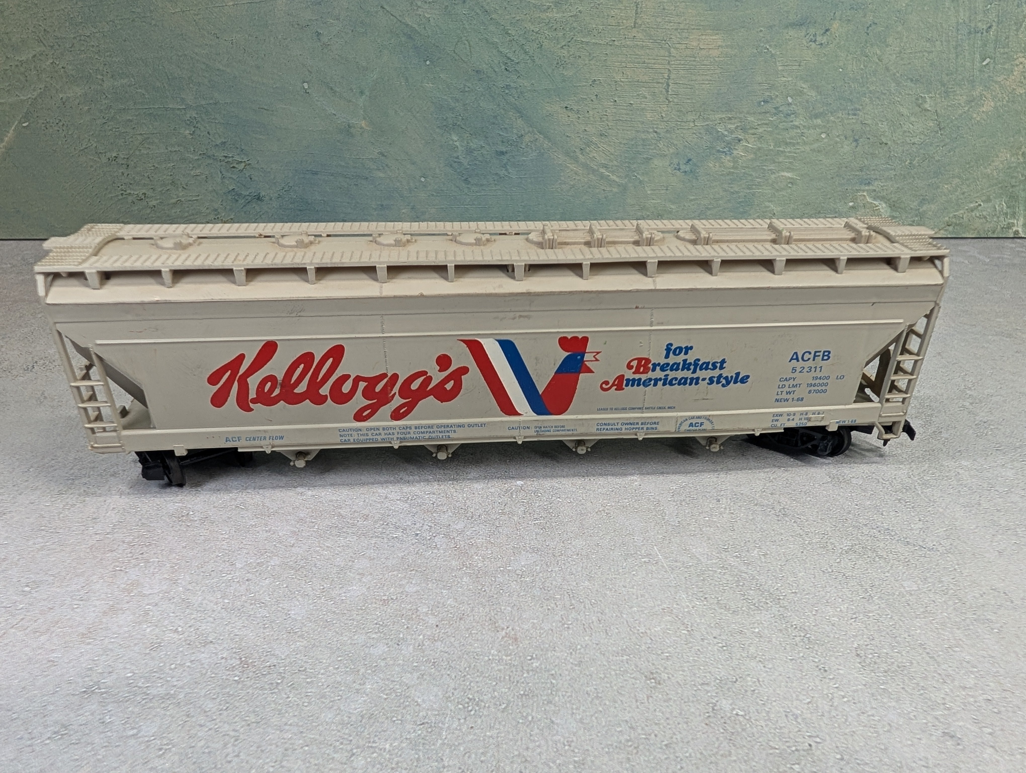 USED Tyco HO Scale ACF Centerflow Covered Hopper Kellogg's ACFB #52311