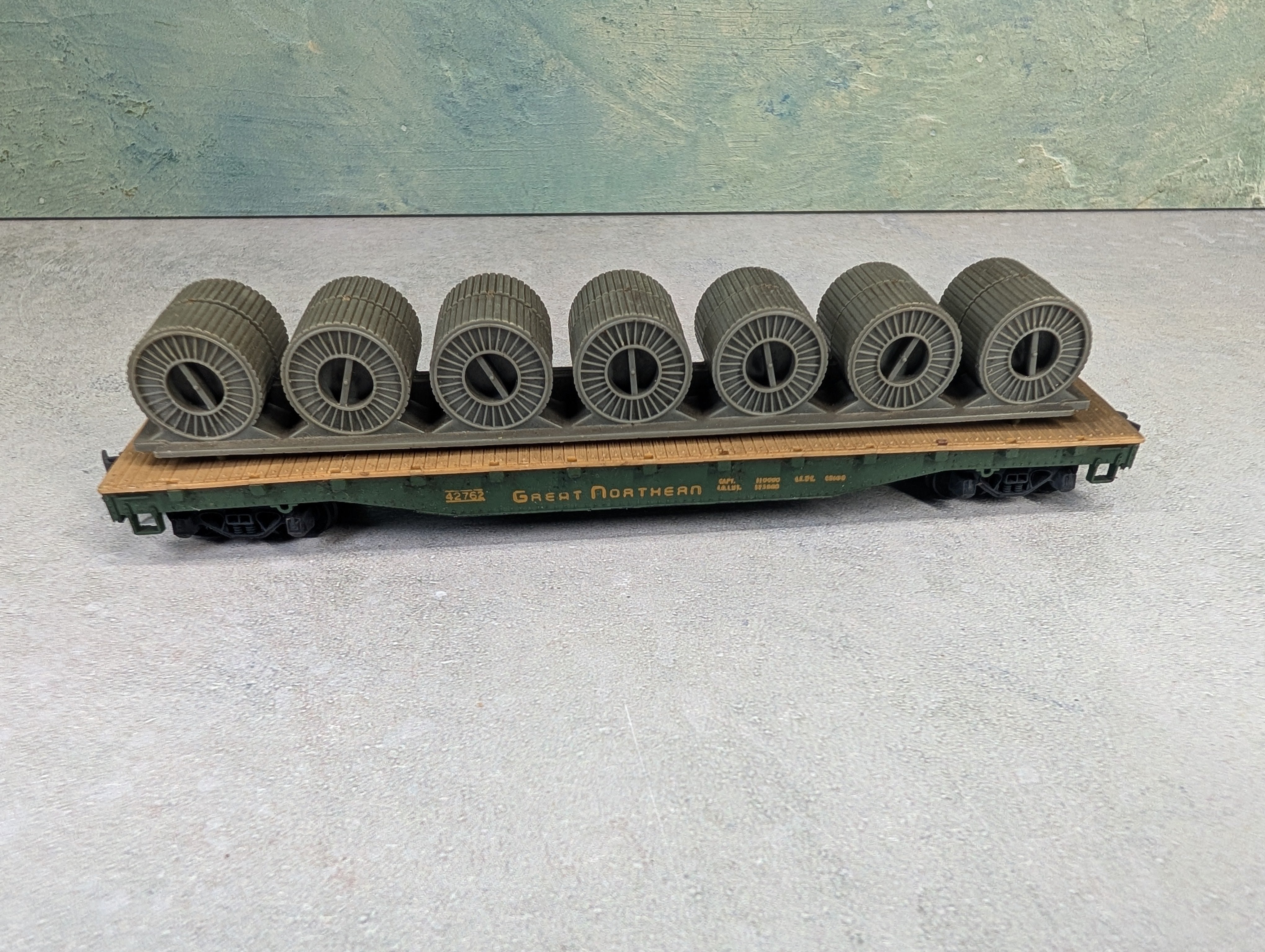 USED Mantua HO Scale Flat Car w/ Load Great Northern #42762
