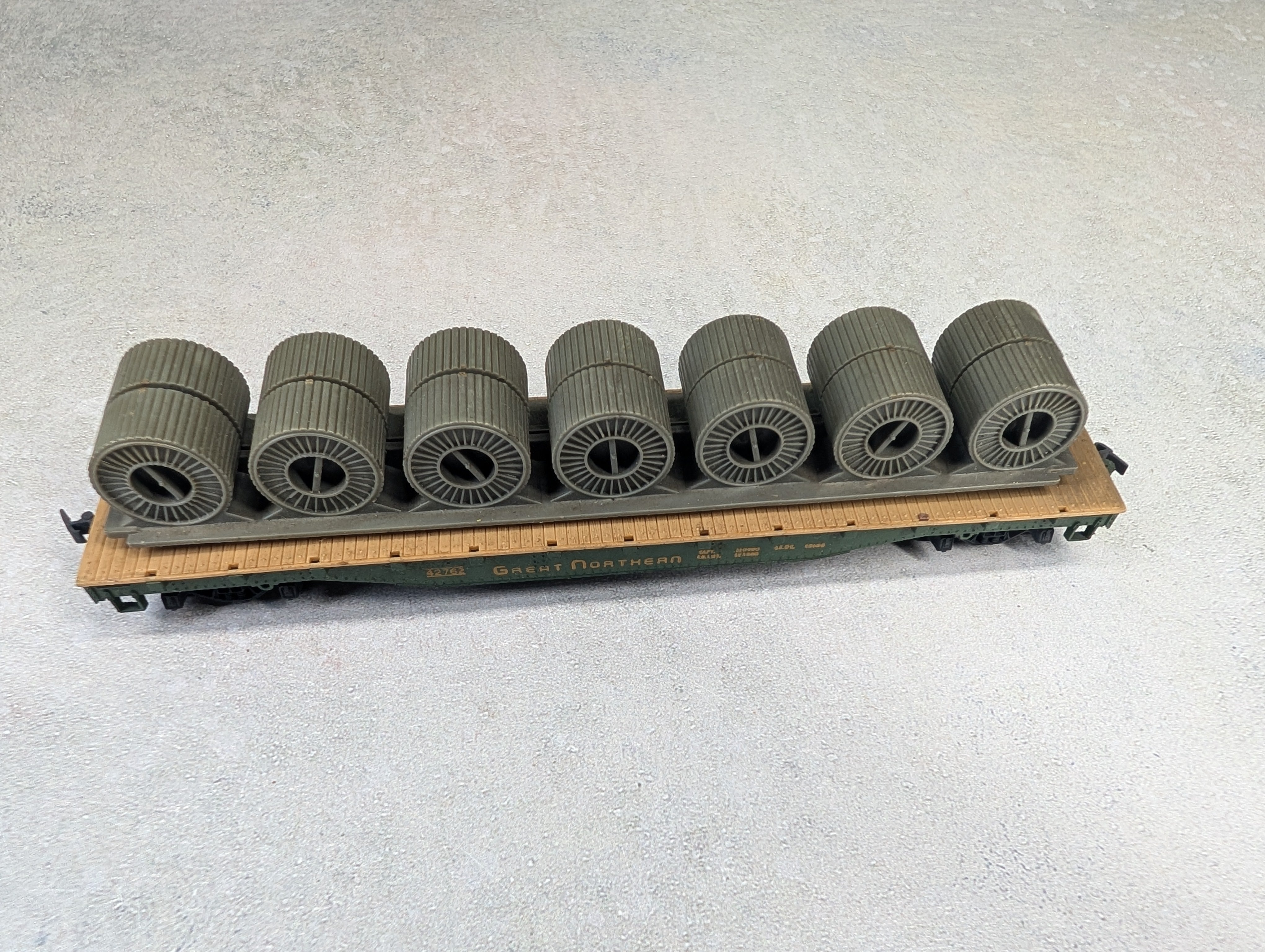 USED Mantua HO Scale Flat Car w/ Load Great Northern #42762