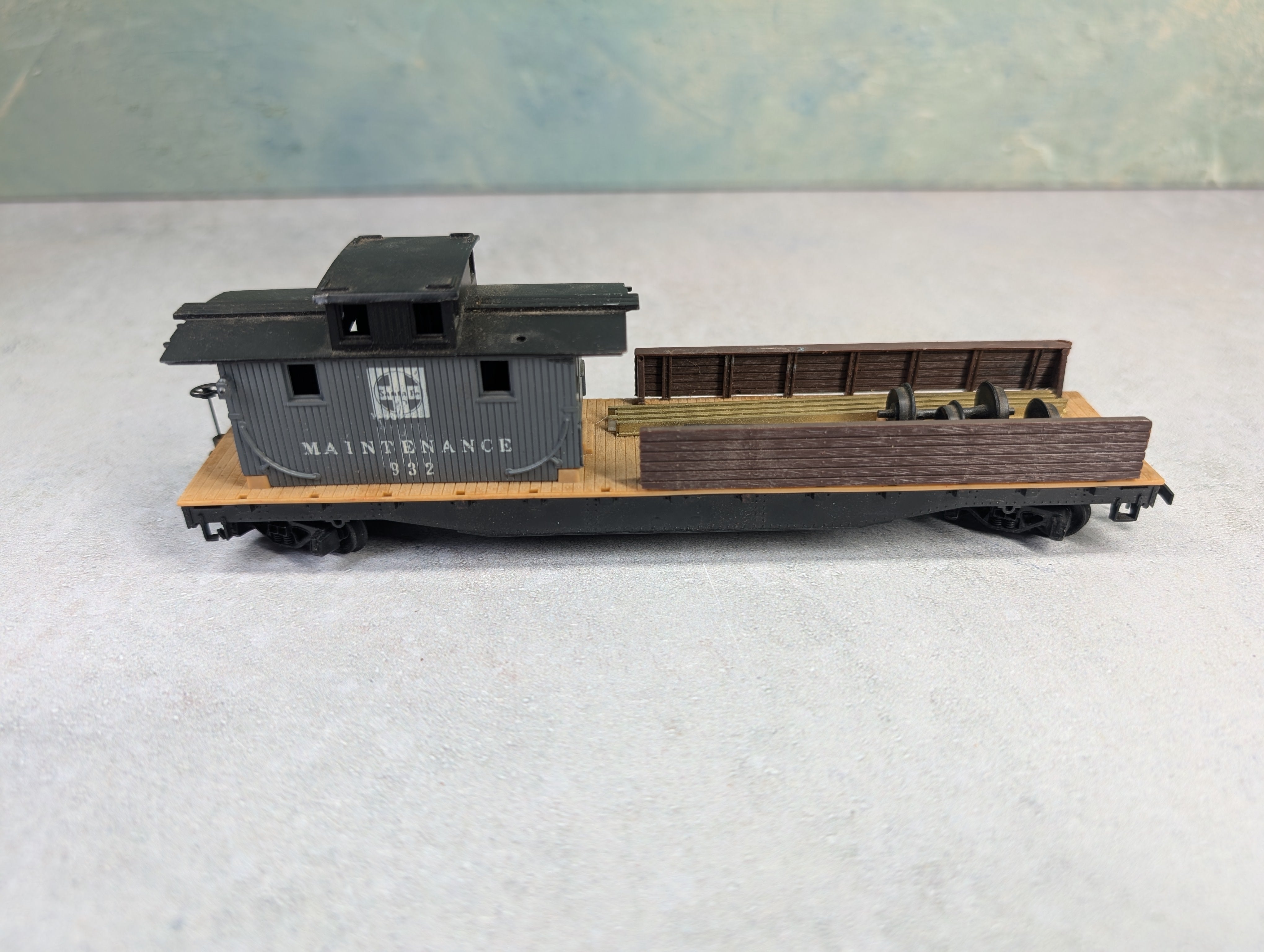 USED Mantua HO Scale Maintenance Caboose Santa Fe #932