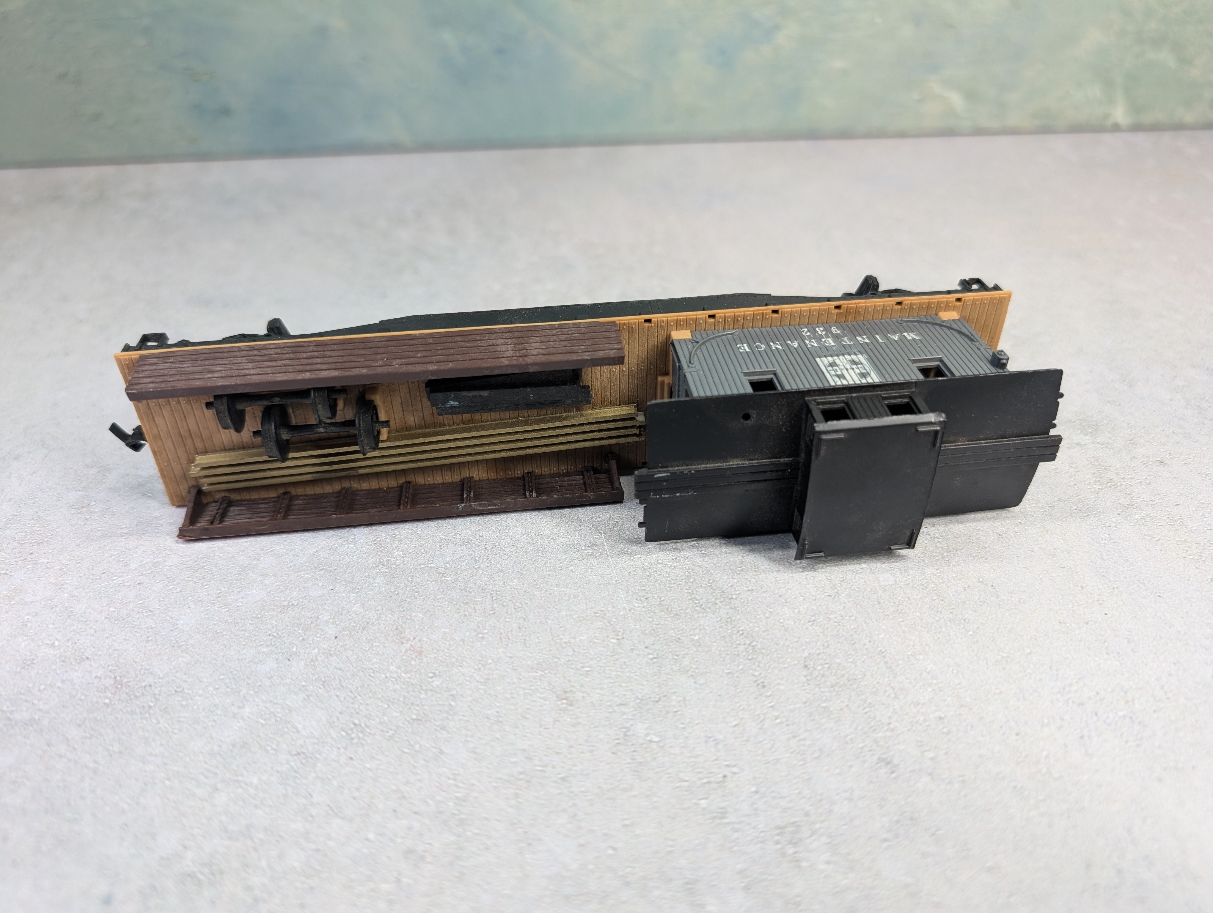 USED Mantua HO Scale Maintenance Caboose Santa Fe #932